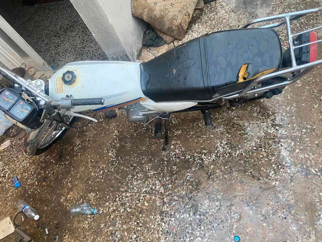 سلام شباب دراجه أربع كير مكان نجف كامله مكينه حلوه شراي يتصل ***********.        سعر 380 وبيه مجال قليل
