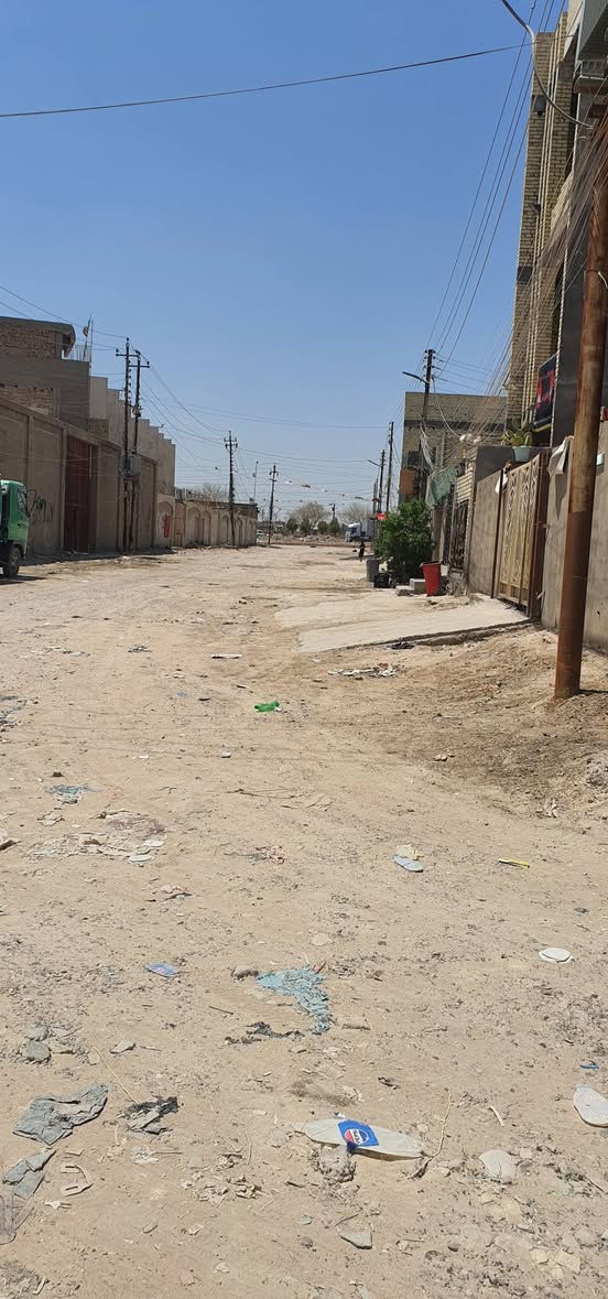 بيت مساحة 150 متر للبيع 
جنس الارض طابو صناعي يمكن بيع البيت كامل او على قسمين قسم يكون مساحته ٨٢،٥ متر

وقسم يكون مساحته ٦٧،٥متر 

يحتوي البيت على استقبال وصاله كبيره مفتوحه مع المطبخ و ٤ غرف نوم وحمامات وكراج ٨ متر 

موقع البيت 

الشعب المثلث شارع معمل الجكليت قريب على الشارع العام 

السعر عند التواصل 

***********
