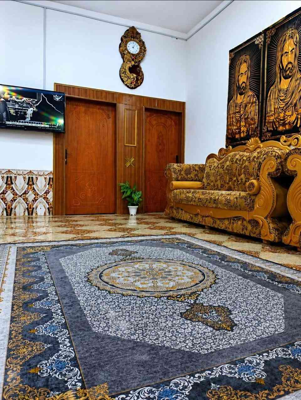 السلام عليكم بيت مساحه 330متر بيت مرتب المكان حاوي العباس بناء بلوك بيت كلش متعوب علي وشراي يتصل سعر 60وبي مجال *********** موافقه ادمن
