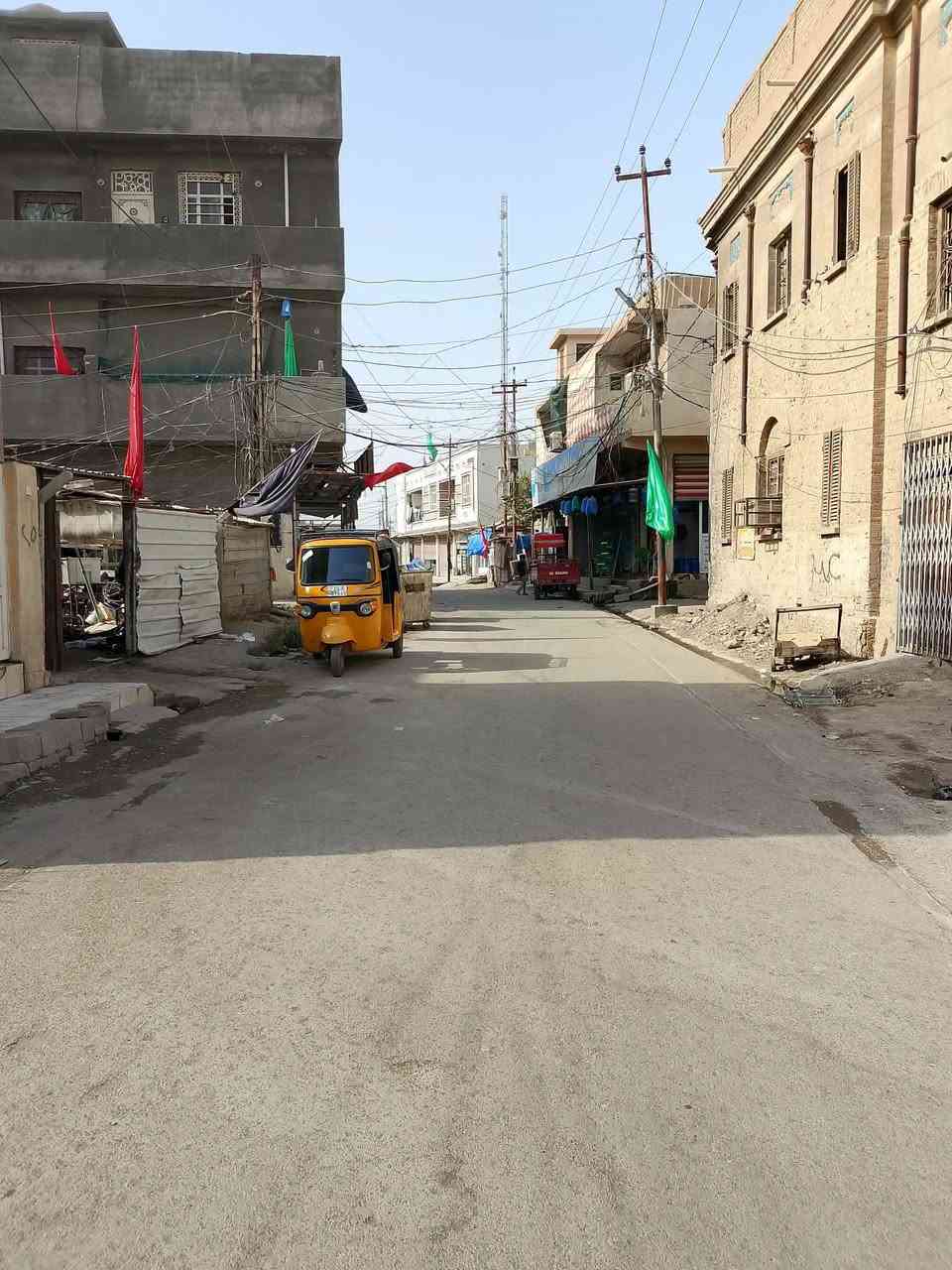قطعة ارض تجارية سكنبه للبيع
مساحته 144 على شارع العام وجه القطعه 
9 ونص الموقع ديالى بعقوبه المركز السراي تبعد عن شارع العام خريسان وسوق بعقوبه 500 متر وخلف القطعه كورنيش ديالى الاستفسار ***********

نص مكتوب في الصور:
- ويبعد عن شارع العام خريسان وسوق بعقوبه المركز 500 متر
- يبعد عن شارع العام كورنيش 125 متر
- برتقال ديالي