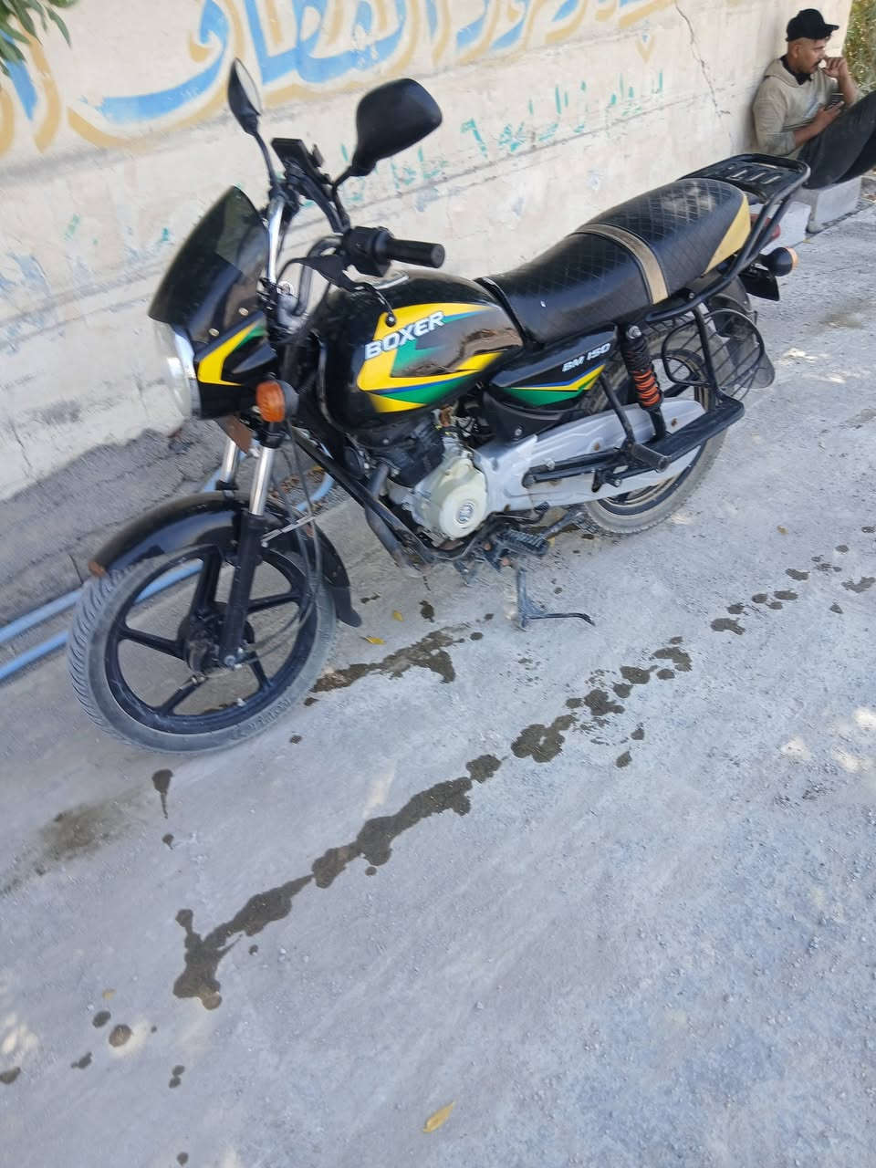 سلام عليكم دراجه بوكسر موديل 22نظيفه فول وسنويه كامله فقد تستلم لوحات شراي يتصل ع صاحب الرقم مكلف بنشر دراجه مرتبه ***********
