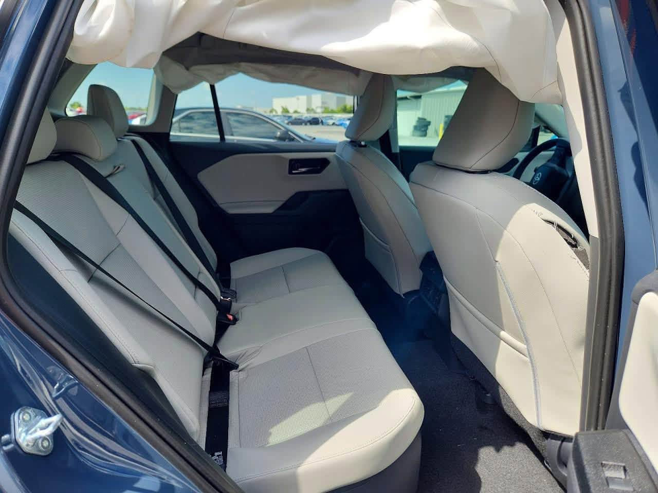 🚗 2026 TOYOTA RAV4 XLE PREMIUM
🛠️ الضرر: موضح في الصور
📏 عداد المسافه 200 مايل (فعلي)
📋 حالة السيارة: تشتغل (Run and Drive)
🔧 حجم المحرك: 2.5 – 4 سلندر (هايبرد)
🔍 رقم الشاصي: 2T36DRBVXTC007521

📍 موقع السياره : شهر ونص توصل الحره 
للستفسار الاتصال ***********
