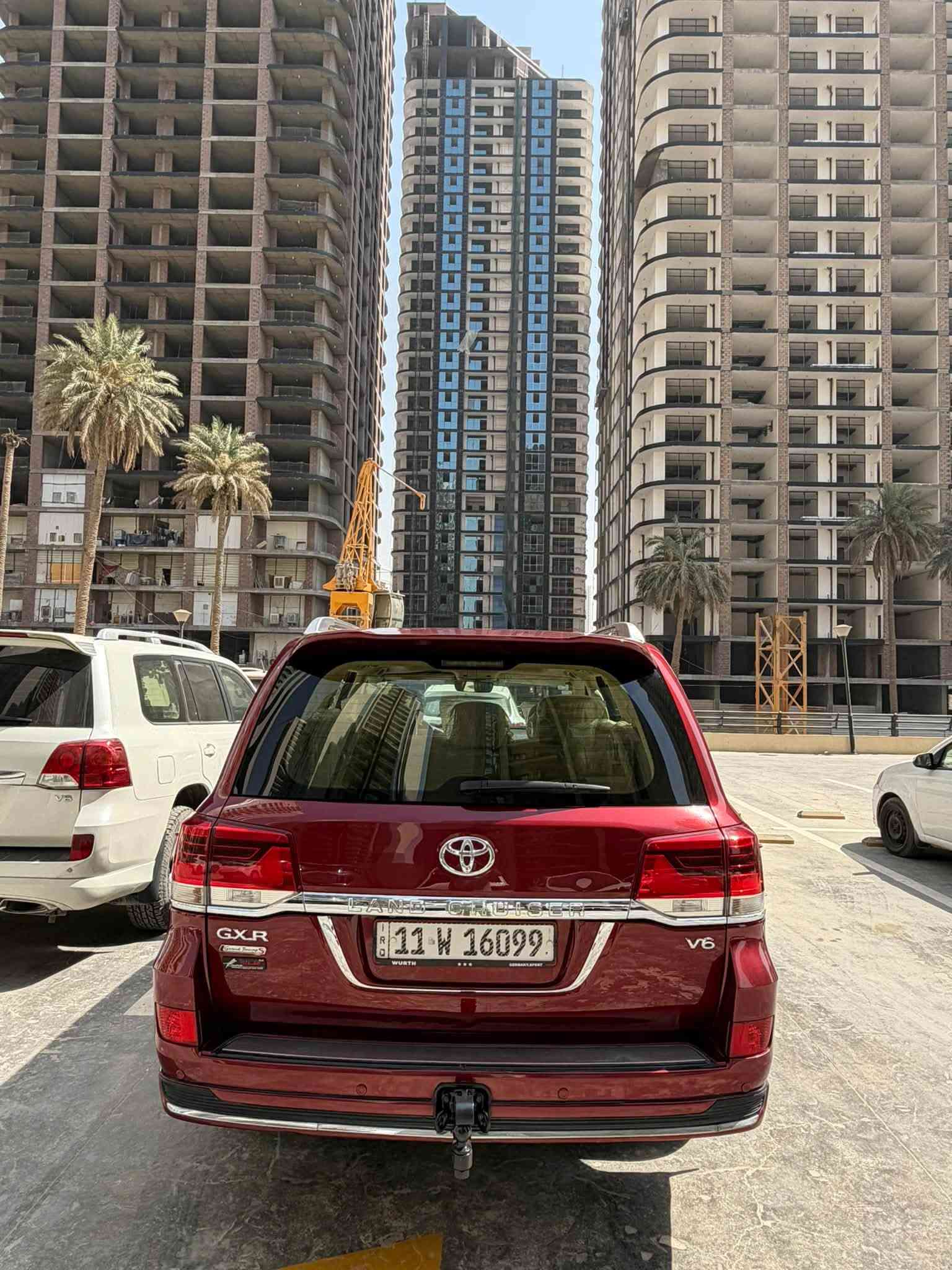 سلام عليكم 
لاندكروز موديل ١٦ بريم فول مواصفات بيها صبغ جاملغ خلفي + باب سيارة جديدة جدا 
سونر مرفق بالمنشور 
ماشية ١١٩ الف مشي حقيقي 
تخم تاير جديد
السعر ٣٧٥$
مكان السيارة علي صالح مقابل مرور الطوبجي
