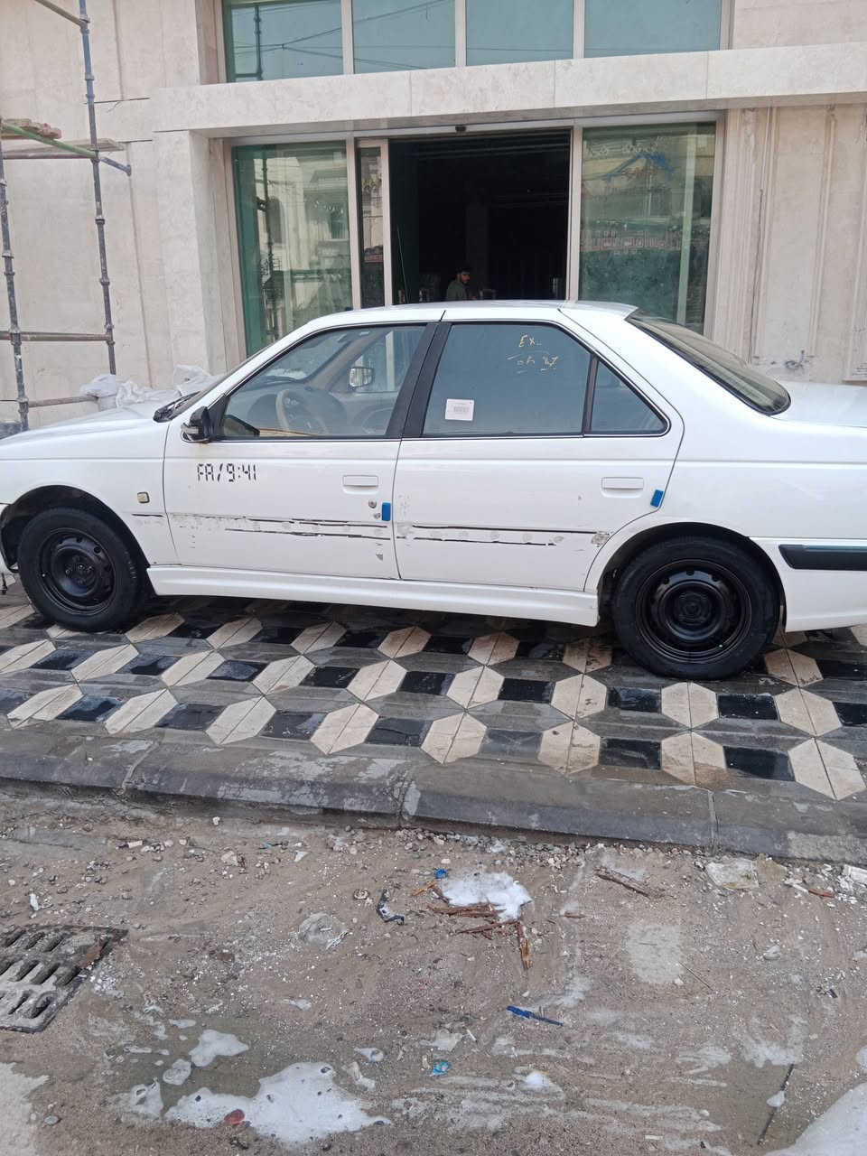السلام عليكم بيجو  موديل 2021 للبيع
بيه ضربه بجم بس مو قويه تبديل مداكر  وبنيد  
السعر 45 تواصل واتساب فقط او اتصال ***********
