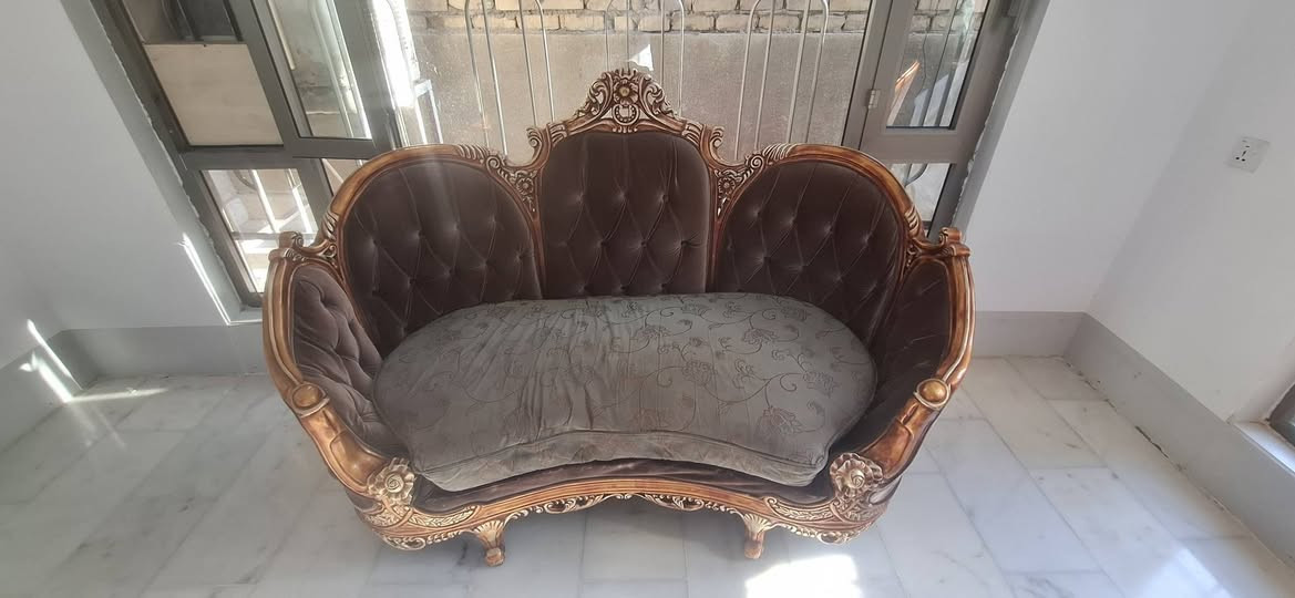 طقم قنفات مصري ١٢ مقعد مع طبلة وسطية
النوع ثقيل جدا بحالة جيدة
مكان :بغداد/ للاستفسار واتساب ***********

