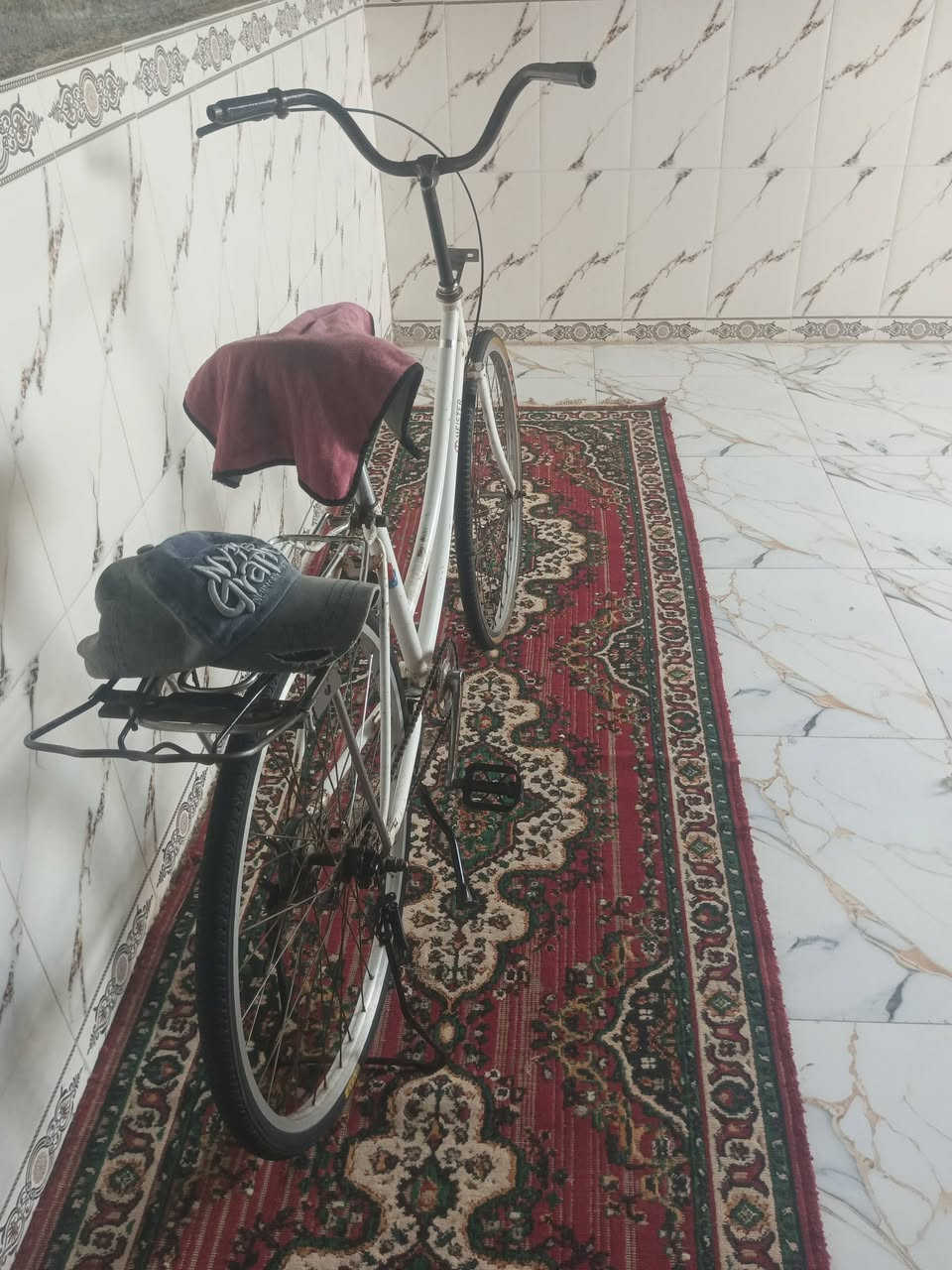 سلام عليكم شباب بايسكل بناتي حجم26بايسكل نضيف غراضه كامله جاملغ وره وصينيه موجوده باسكل عوزه ترتيب  السعر 65وبي مجال رقمي***********

الباسكل مامصبوغ
