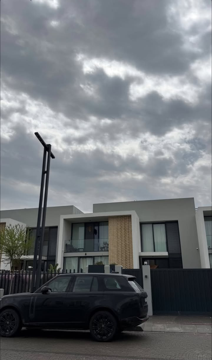 🔥 VILLAS | WATERFRONT ZONE 🔥

🏡 امتلك فيلتك الفاخرة في Waterfront Zone – بدور بغداد

حياة استثنائية تبدأ من المكان الصحيح ✨
فلل بتصاميم عصرية، مساحات متنوعة، وتقنيات ذكية صُممت لتمنحك أعلى مستويات الراحة والخصوصية.

📐 المساحات المتوفرة:
▫️ 250 م²
▫️ 300 م²
▫️ 400 م²

✨ مميزات الفيلا:
❄️ نظام تبريد مركزي متطور VRF
🏠 نظام منزل ذكي Smart Home
🔐 نظام أمني متكامل KNX
🛏️ تصاميم فاخرة وتوزيعات داخلية مدروسة

📍 Badoor Baghdad | Waterfront Zone
🔑 استلام مباشر وفوري

لا تكتفِ بامتلاك منزل…
امتلك أسلوب حياة مختلف. 🔥

📞 للاستفسار والحجز:
***********

🏡 250 | 300 | 400 م²
اختر المساحة التي تناسبك وابدأ فصلًا جديدًا من الفخامة.
