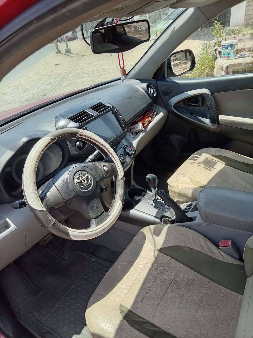 تويوتا راف فور (Toyota RAV4) موديل 2011 – للبيع
الموديل: 2011 (مواصفات أمريكية).
​الرقم: بغداد (باسمي  السيارة / ملكية مضمونة وتحويل مباشر).
​المكان: كربلاء المقدسة.
​الضرر والصبغ: حزام أثر جراد (صبغ تجميلي واقع حال بدون حوادث قوية أو دواخل).
​الحالة العامة: السيارة جاهزة من كافة النواحي، محرك ومكفولة من الأمور الأساسية والجاهزية للتحويل.
​للتواصل والاستفسار (الاتصال أو واتساب):
***********

السعر 91 وبيها مجال ❤️‍🔥

