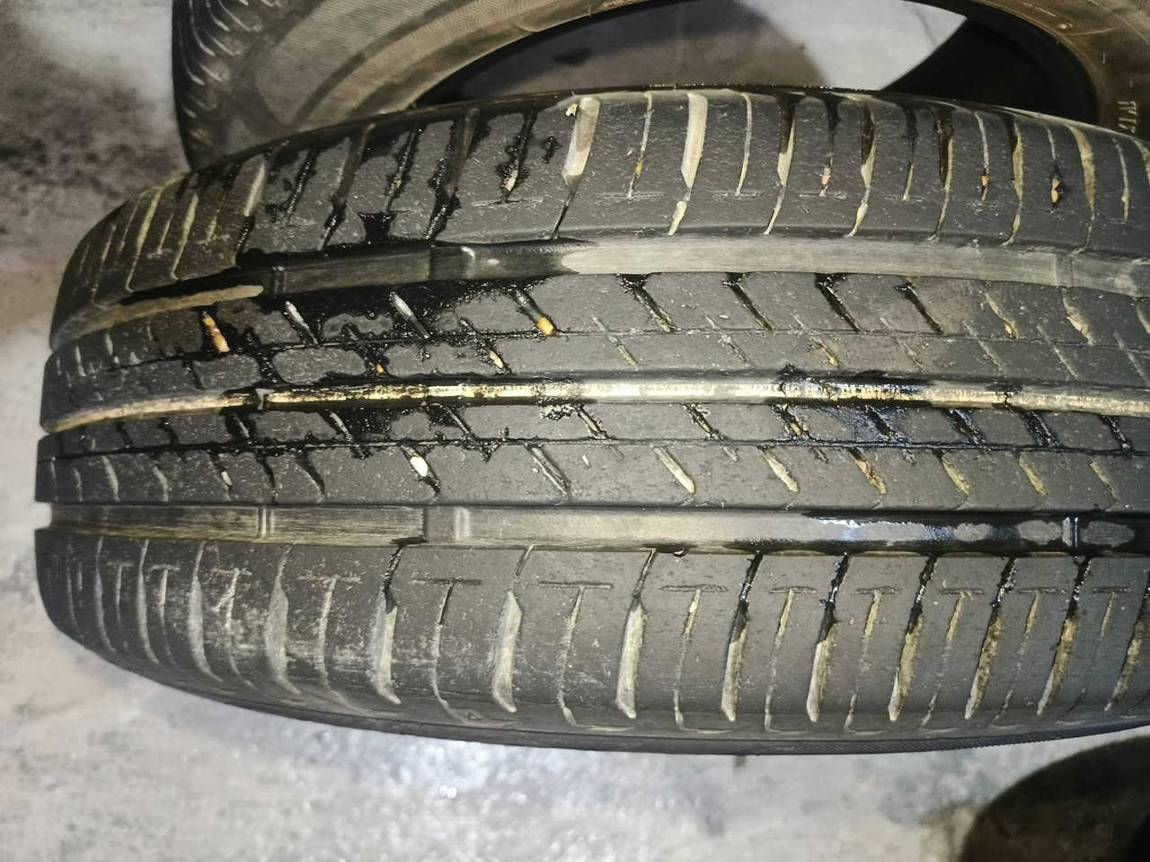 تخم 15 ثنين نقشه عاليه
و2نص عمر 
برجستون 15/65/185
كلهن 80 الف ليونه فول 
بغداد ***********
