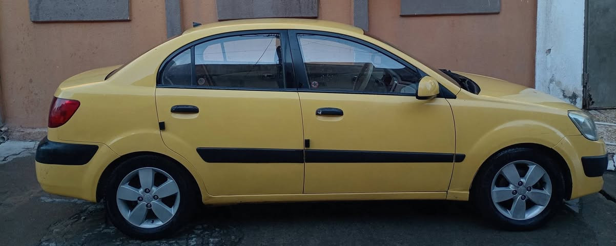 كيا ريو موديل ٩ مكينة جديده تخم تاير جديد سيارة جاهزة تبريد شغال هيئه غرامات صفر شرط التحويل
ضررها تلقيطات تكسي مابيه اي دواخل لاستفسار اتصل لرقم ***********
