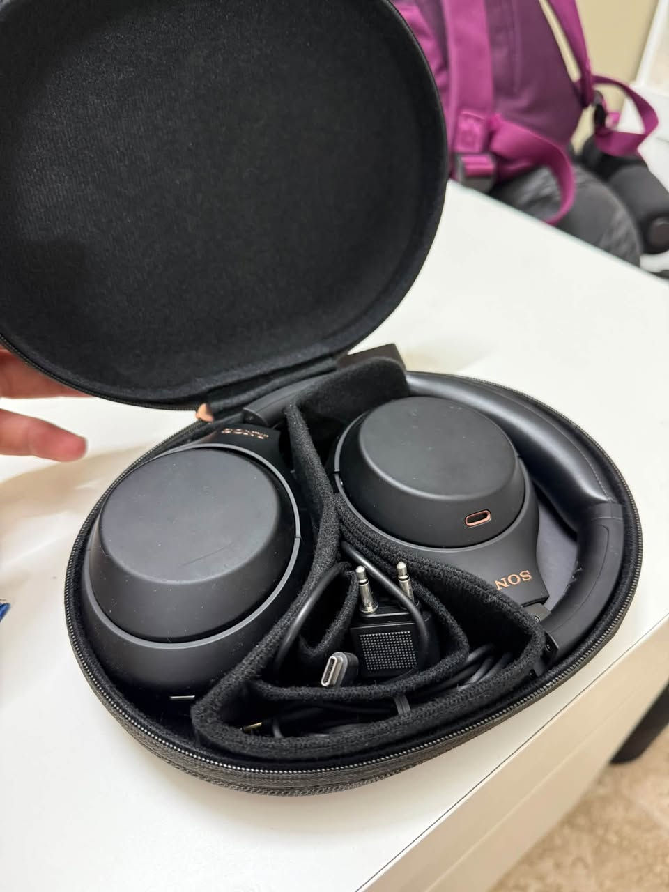 للبيع سماعة سوني sony wh-1000xm4
السماعة نظيفة ومستخدمها شي بسيط و موجودة ملحقاتها كاملة 
سعر البيع 150 الف 

التواصل على الواتساب ***********
