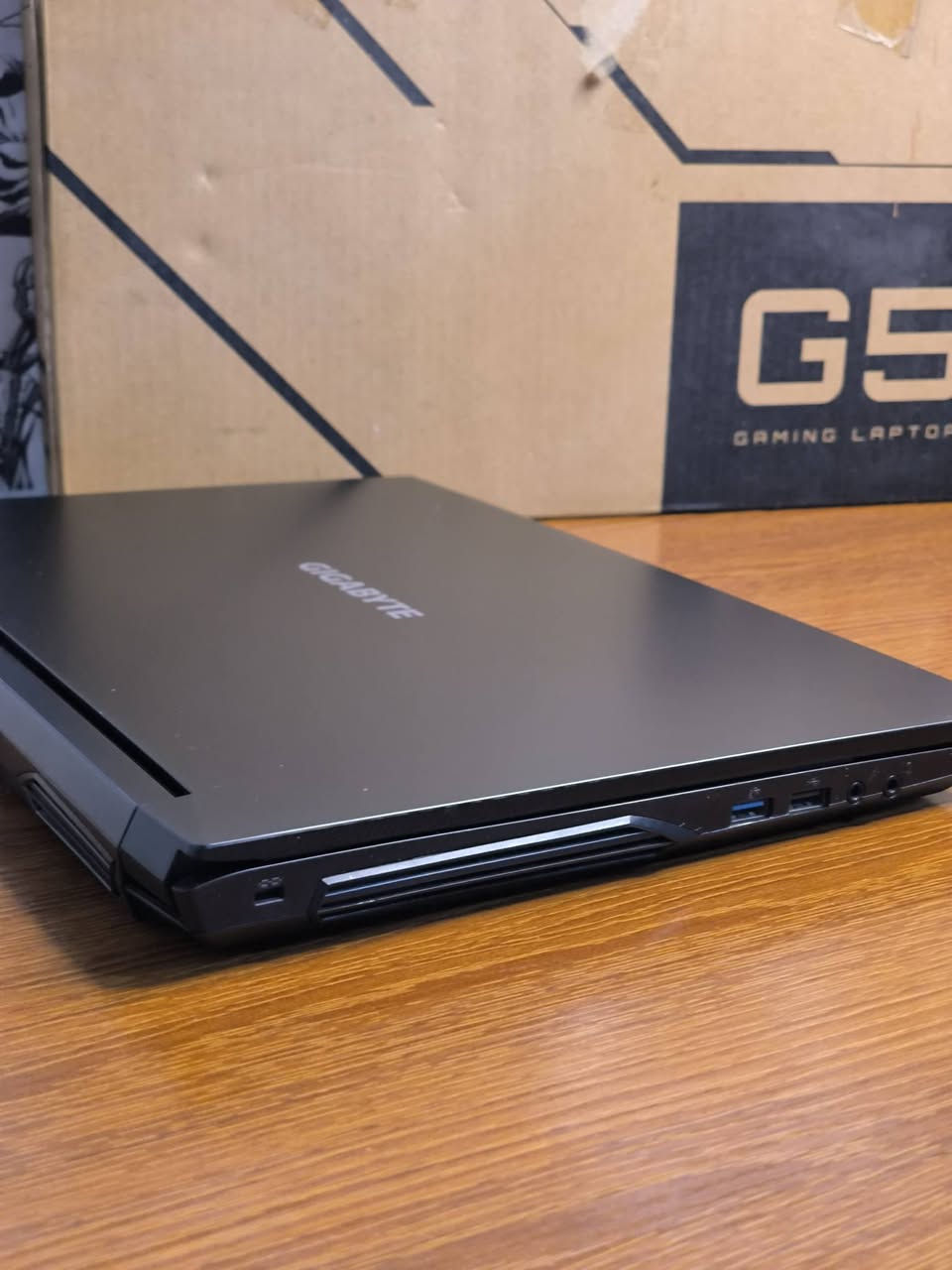 القوية والجميلة من GIGABYTE بكرت شاشة 3060 

GIGABYTE G5 
GPU : NVIDIA GEFORCE RTX 3060 ( 6 GB ) 
CPU : CORE I5 - 10 H 
RAM 16 GB
STORAGE 512 SSD NVMe
Screen 15.6 FHD 144Hz
الجهاز نضافة 97% كامل مع الكارتونة والشاحنة الاصلية 
البطارية 88.98%
كيبورد ضوئي RGB ملون 

مكاني بغداد 
‏‪***********‬‏
