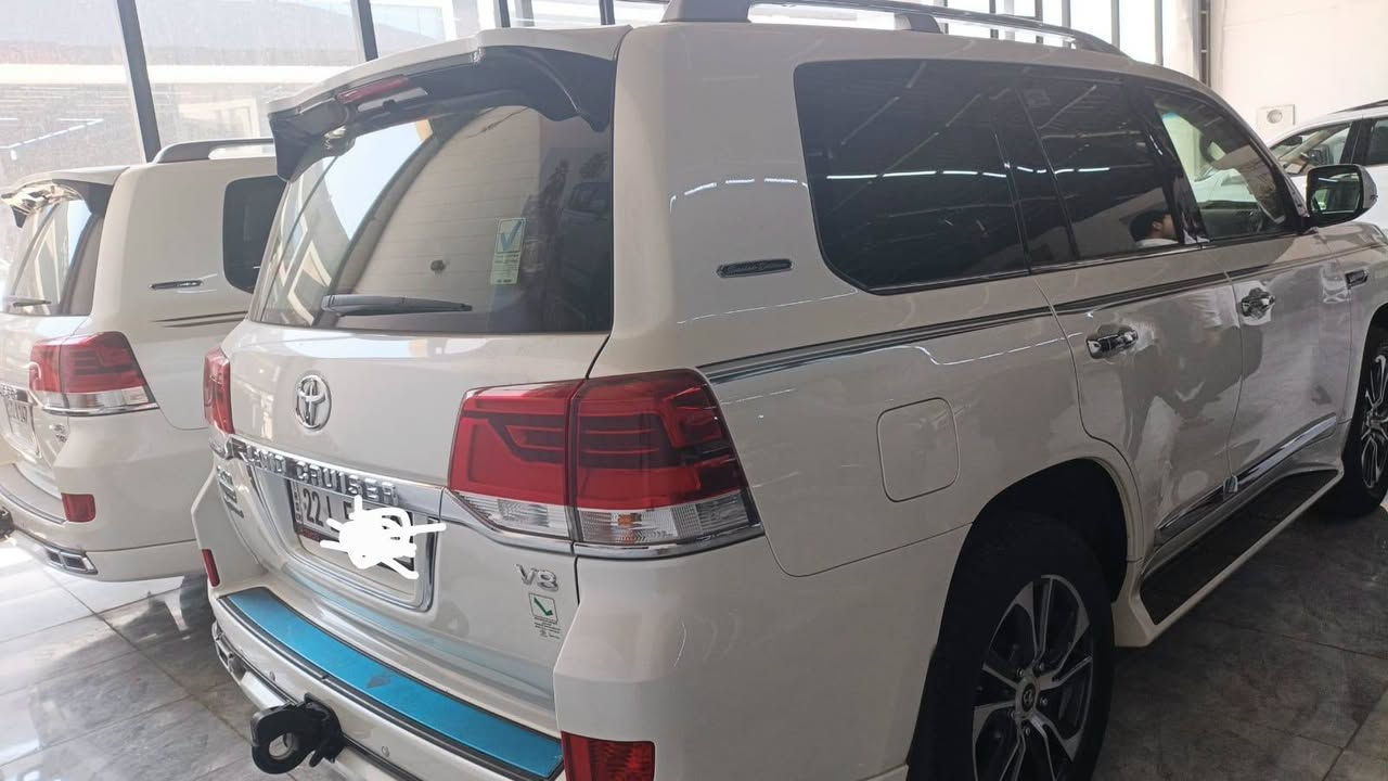 لاندكروزر V8 • ٢٠٢٠ • ٦٤ الف