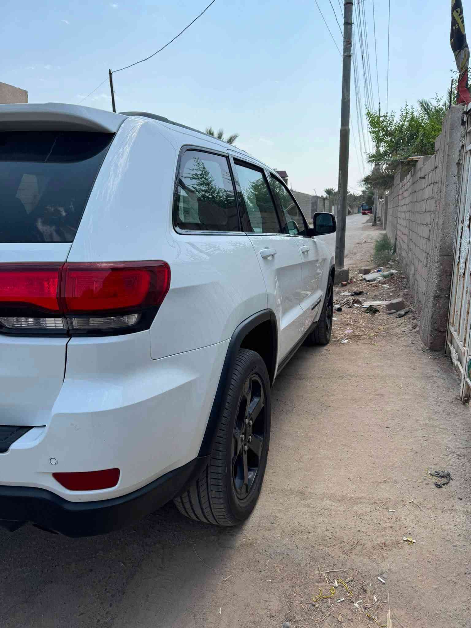 جيب كراند شيروكي 2018 وارد امريكي حادث بسيط بدون دواخل مواصفات شيروكي معروفه رقم بغداد جديد باسمي تحول ثاني يوم السعر خاص مكان السياره البصره قضاء الهوير ***********
