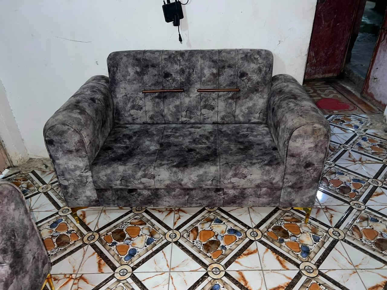 السلام عليكم تخم حطاطه استخدام شي قليل  خمس مقاعد عشر قطع لون مميز للاتواصل ***********واتساب ملاحضه اشعندك اشتري
