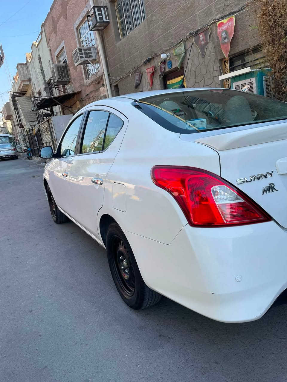 يالله ❤️
نيسان سني هندي 2022 ماشية 100 السياره جديدة مكفولة كير ومكينه تبريده ثلج وبعده على وضع الشركة بيه فقط جاملغات ثنين خلفيات صبغ وقبق جنطه معدل فقط تحويله 
ثاني يوم 
السعر : 100 $
عنواني : بغداد /  الطوبجي 
الرقم : ***********
