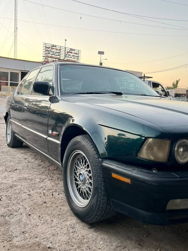 بي ام 740🦅موديل 94 رقم بغداد لون زيتوني سياره نضيفه مالجناي بالحقيقه احلى من الصوره تبريد شغال تخم تاير دبل جكمجه دبل إرباك كشنات كهربائي فتحه سقف سنتر لوك غرفه جلد لايت زنون گير اوتو تمساح سياره صاروخ مكانها أبو غريب خان ضاري السعر 73 وبيها شوي مجال ***********
