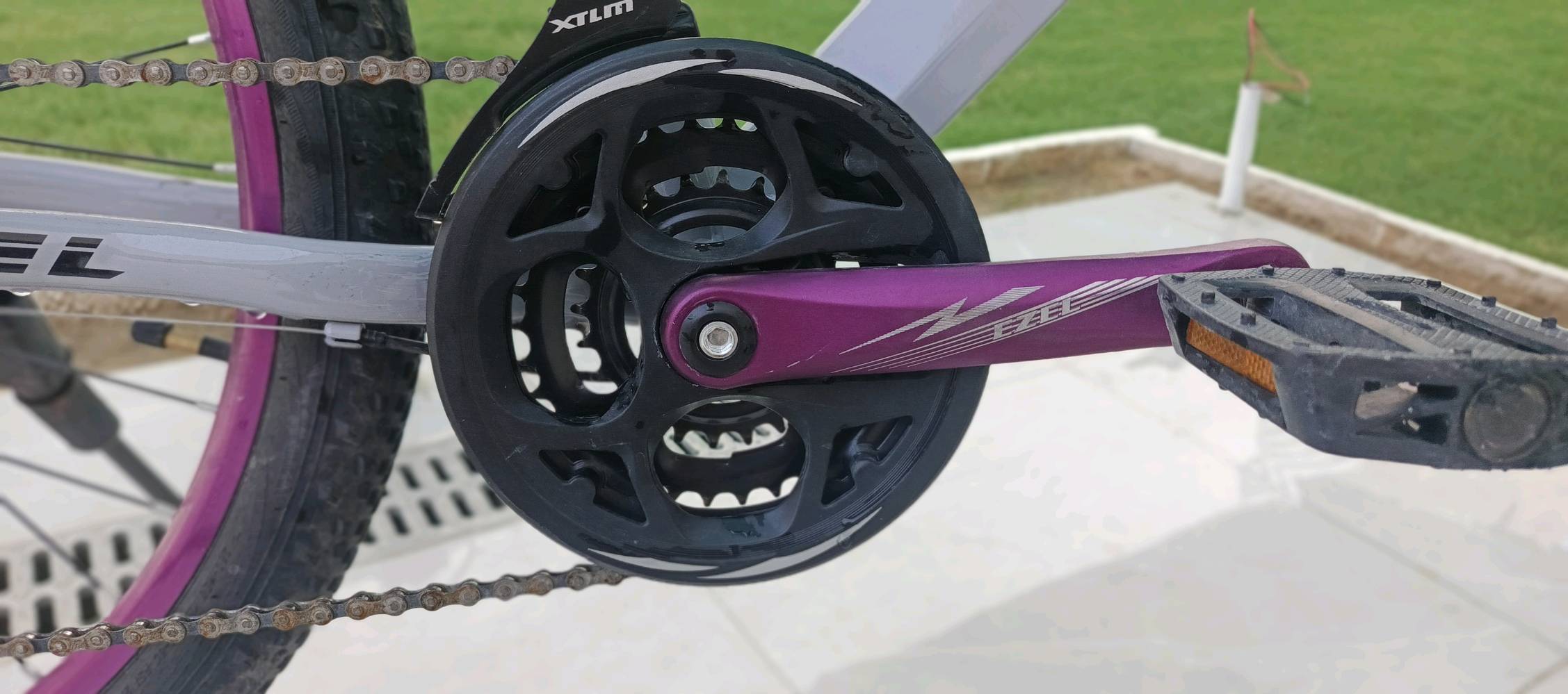 🚲 للبيع | EZEL Mountain Bike 2026 🔥

🔥 دراجة جبلية من شركة EZEL موديل 2026

⏱️ الاستخدام: أقل من شهر

🟣⚙️ المواصفات:

- 🪶 الهيكل ألمنيوم مو حديد، خفيف ومتين
- لون مميز بنفسجي ورصاصي
- حجم 26 مع تايرات جبلية عريضة
- دبل أمامي شغال 100% 💯
- گير 7 خلفي + 3 أمامي، جميع النمر شغالة بدون أي مشكلة
- بريك أمامي وخلفي دسكات (أقراص) 🛑
- واير الگير والبريك الخلفي دفن داخل الهيكل

⚠️ العيب الوحيد: يدة البريك الأمامي مكسورة، فقط يراد تبديلها.

💰 السعر: 185 ألف قابل للتفاوض
🤝 السعر بي مجال للجادين

📍 العنوان: الأنبار – الفلوجة

📞 للتواصل: ***********

📲 واتساب وماسنجر متواجد

🔥 الجادين فقط، حياكم الله ❤️