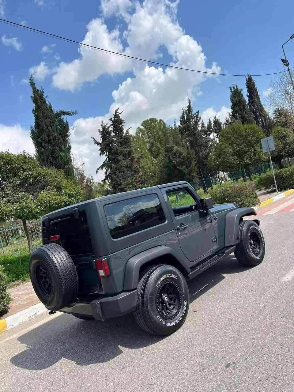Jeep Wrangler 2017 Sport 

جام كهربائي 

شاشة قلاب 

لايت ليد 

ضرر سيارة جاملغ شبر بنيد صبغ 

بدون دواخل 

كير محرك اكسل بشرط 

سنوية جديد 

تحويل وكالة بشرط 

ماشي 94 الف 

مكان اربيل 

سعر 158 ورقة مجال 

رقم الهاتف ***********

واتساب موجود أربيل, العراق
