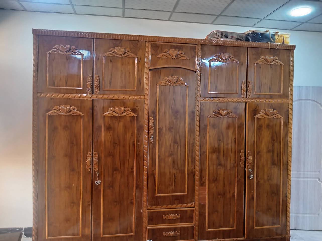 السلام عليكم للبيع اخشاب عراقيه بيه الملاحظات المكان تكريت الديوم السعر 600 قفل واتصال على رقم الهاتف ***********
