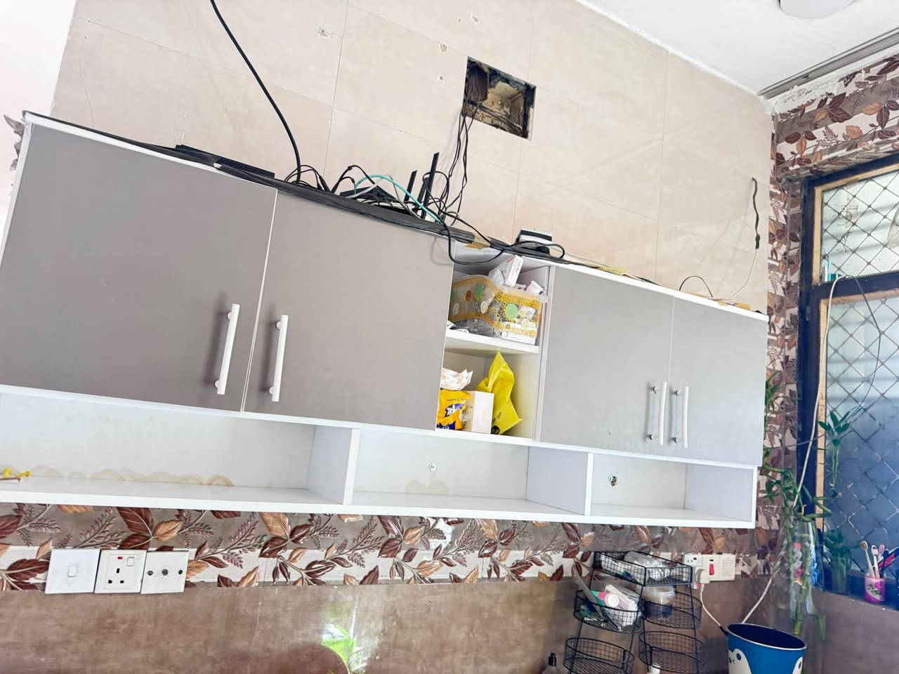 كاونتر خشب mdf نضافه80 ب.\. 3قطع مترين كاونتر +الملحق سنك متر ونص مرمر مرمر @إشارة للسفسار *********** اول كتصل خصم خاص
