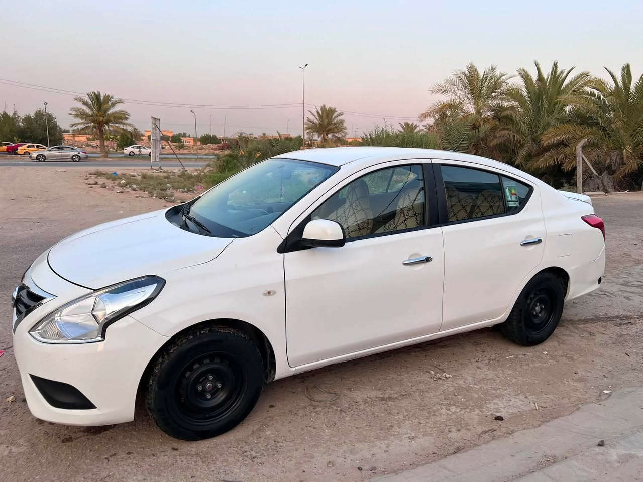 سلام عليكم 
نيسان صني هندي 2019 ( اربيل)
بليته زرگة
بيها منظومة غاز ( حكومي ام الكارت)
كير ومكينة وتبريد مكفولات
باتري جديد + تايرات
بيها مكانين بارد مثل ما موضح بالصور تكحيل فقط بدون صبغ
السيارة جديدة ما عايزها شي ماشيه 150 الف قابل للزيادة 
موصفات الصني الهندي المعروفة
مكان السيارة النجف 
  موجود خط + واتساب ***********

