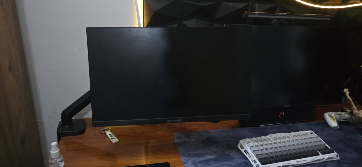 سلام عليكم
شاشه كيم اون    
مواصفات.  حجم 24inch
بنل IPS
165hz 
1080p fhd 
مداخل   hdmi و  ديسبلاي بورت  و اواكس 
شاشه ملحقاتها كارتونه وستاند خاص بيها وكيبل ديسبلاي بورت

سعر 110 قفل بدون معامله رجاءًا 🙏🏼
مكاني بغداد وعندي توصيل لكل محافظات العراق. للتواصل واتساب ***********
