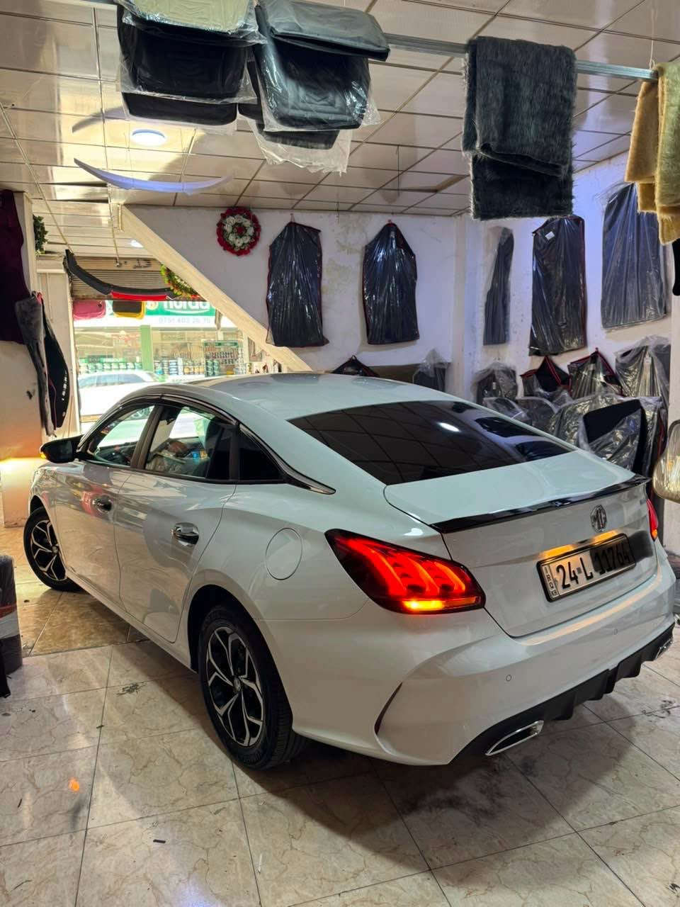 Mg G
2024
سياره تيت سفرا شه ريكي سياره مه كينه مه رخوبه سياره بي صبخه به س دوو ته عه ديلي يي تيدا بي صبخ سياره گه له ك لاوه تيت فول فول به س بي سلايته و سفره به س 21 هزار يا ب ريڤه چووي حسابا سفريه زه مانا شه ريكي يا ماي هيش 4 سال سياره ته حويل ب شه رته  هه مي تشتي وي جديدن سياره ب شه رته هه كو تو موشته ري ته له فونا مه بكه 
سعر 112$ و مجال 
***********
زاخو زاخو, دهوك
