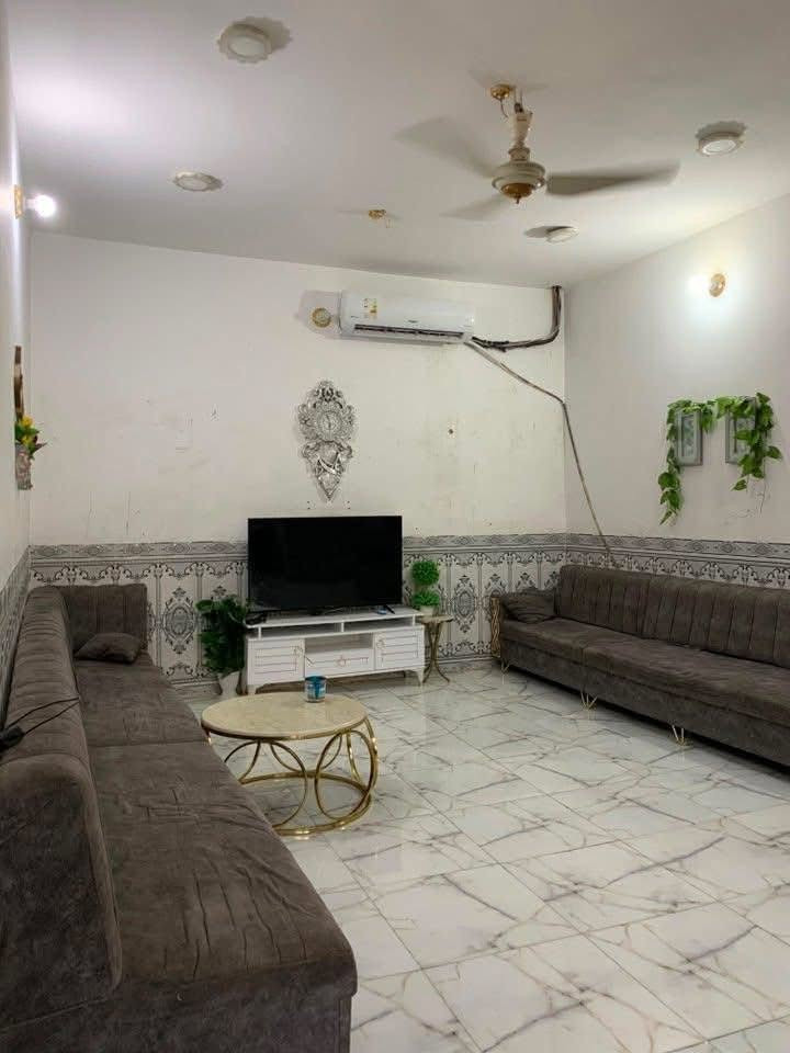 🏡 دار للبيع – موقع مميز المساحة: 250 م² طابو زراعي (سند 25) البناء: حديث، طابوق مع كونكريت مسلح، وسقف كونكريت مسلح للطابقين.
🔹 الموقع: المدحتية على ربيانه، في الفرع المقابل لوعد القصاب.
مواصفات الدار:
🏠 الطابق الأول: استقبال كبير و صالة واسعة مع مطبخ و غرفتان
🏠 الطابق الثاني: غرفتان صالة (قيد الإنشاء)
* صحيات داخلية وخارجية
✅ الخدمات متوفرة بالكامل: ماء و كهرباء و شارع صب
💰 السعر: 145 مليون دينار عراقي قابل للتفاوض.
📞 للاستفسار: ***********

