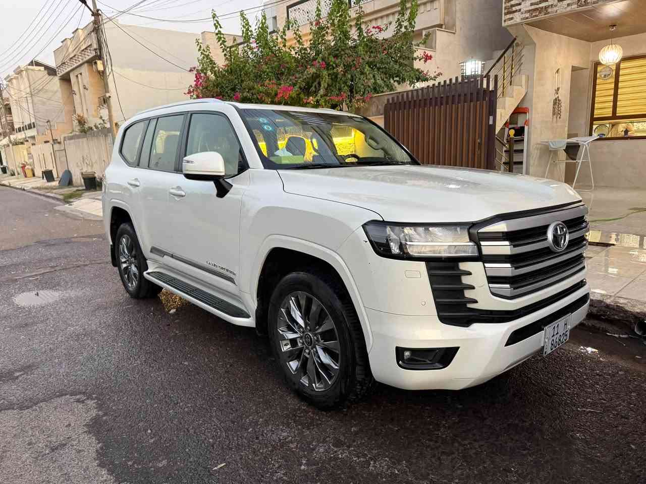 لاندكروز GXR  2022 للبيع ساز السعر 585  الجاملغ الامامي انطخ وبدلته اصلي شركة بدون صبغ ماشيه 72 رقم بغداد بأسمي ***********
