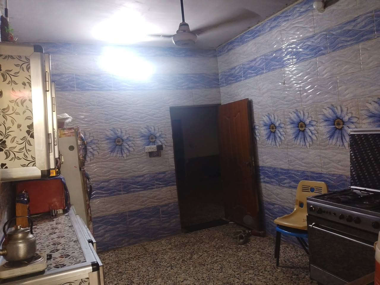 بيت البيع مساحه 180متر زراعي يحتوي على 4غرف مطبخ واستقبال وصاله جسر ديالى حي لسلام قرب شبكته ابو سماعيل سعره على الخاص ***********

