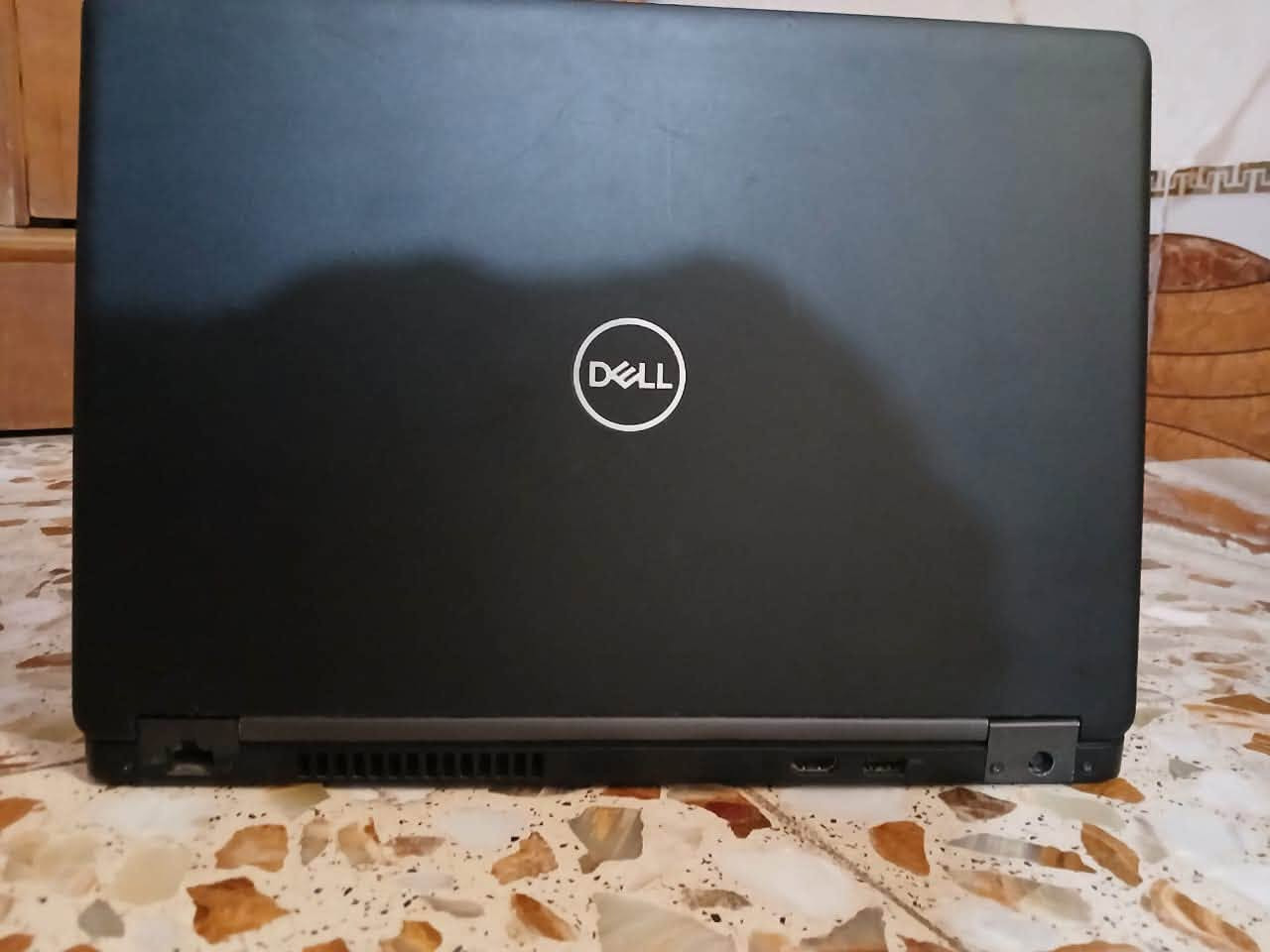 السلام عليكم 
لابتوب Dell جيل العاشر للبيع

معالج: Ryzen 5 pro 2500 يعادل intl core i5 10310 
رام: 8 DDR
هارد: 250  SSD m.2
كرت شاشة الداخلي: مدمج يفتح 8GB
كرت شاشة خارجي: 1GB AMD Radeon vega 8 Graphics
دقة الشاشه: FHD (1920*1080)
حجم الشاشة: 14 انج
تشغل يوتيوب  وسينمانه 4K

الابتوب موجه للالعاب والبرامج الهندسية يشغل الوتكاد والفوتوشوب وباقي لبرامج الهندسيه بسلاسه تامه
البطاريه ادوم 4 ساعات انطيك ضمان 3 ساعات

يحتوي على منافذ متعدده 
منفذ يوسبي عدد 4
منفذ لان
منفذ اج دي 
منفذين شحن

الابتوب مستخدم شي بسيط
الملحقات: الشاحنه الاصليه مالته

السعر: 200 الف وبي مجال 
التواصل خاص او على رقم الهاتف اتصال او واتساب 
***********
