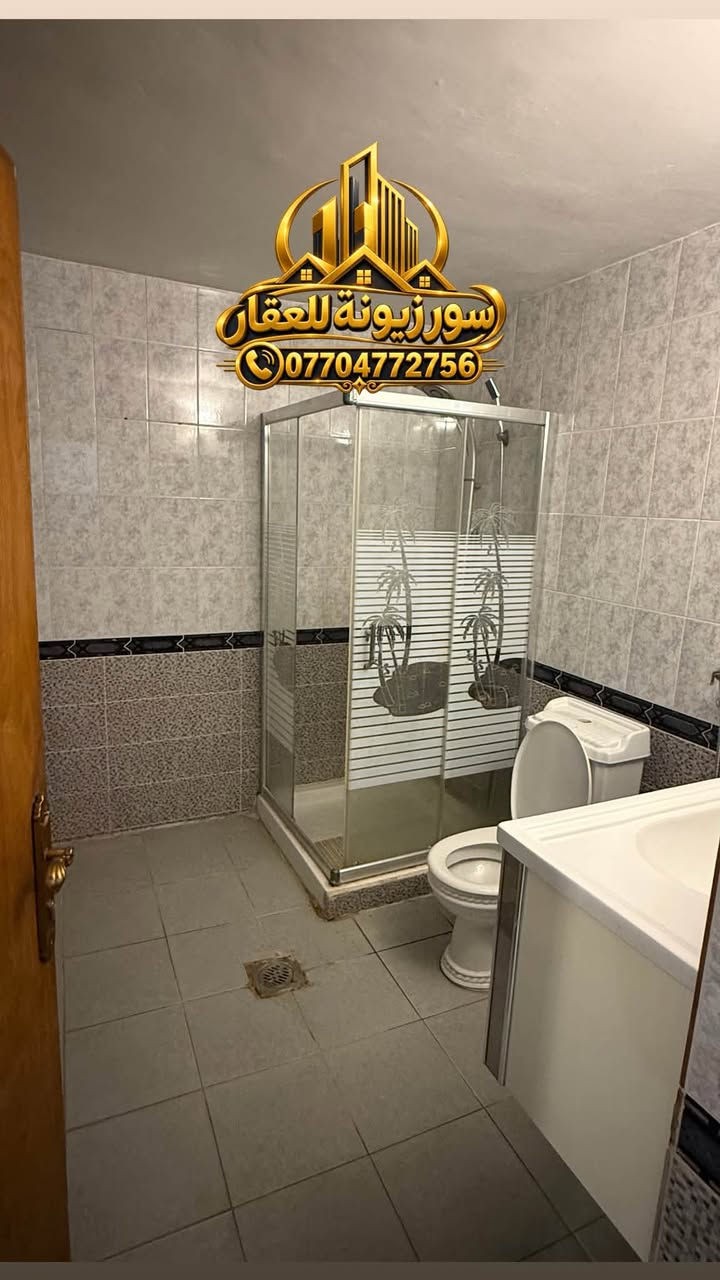 ✨ عقار للبيع مساحة 196 متر – سند مستقل
🛣️ زنجيل ع شارعين
📍 الموقع: زيونة 716
📐 المساحة: 196 متر 
📏 الواجهة: 9 أمتار
📏نزال 30 عقار بي كسرات بل اخير يضيق شويه
لكن غير موثره لان يحتوي ع تشجير 7 متر خلف البيت
تفاصيل العقار:
 🚘 كراج امامي وكراج خلفي
🛏️ عدد الغرف: 3 غرف.
 🛁 عدد الصحيات: 3 متكاملة.
 🛋️ استقبال ضيوف عدد 2 وصالة داخلية
 🍳 مطبخ  حار وبارد بتصميم عملي ومريح.
✅ سطح عدد ثنين
✅ عقار جدا جدا نظيف وجاهز للسكن فورا 

🏡 يقع العقار في منطقة سكنية راقية وهادئة جداً، وقريبة من كافة الخدمات الأساسية مناسب جدا للسكن والاستثمار.
📞 للاستفسار والمعاينة يرجى الاتصال على:
***********
🏢 موقعنا: زيونة - فرع مطعم KFC
💡 "نقرّب لك أفضل الخيارات، حتى يكون قرارك أسهل."

