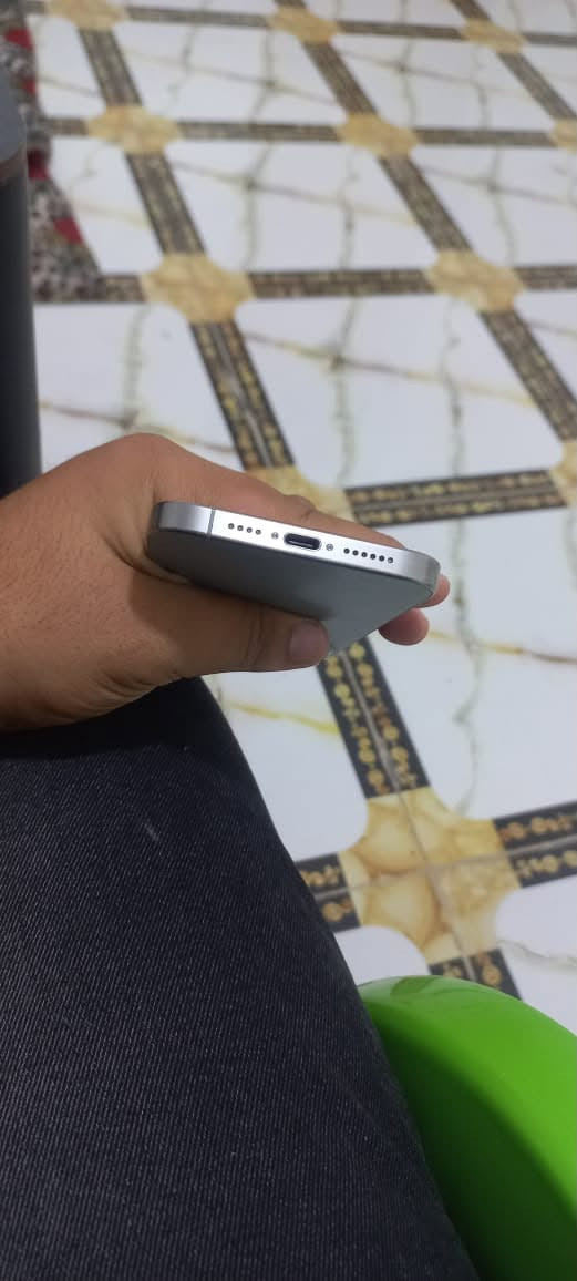 سلام عليكم آيفون ١٥ برو ماكس
بطاريه ٩٠🔋
ذاكره ٢٥٦
جهاز نضيف بي فقط هاي الخطوط الي بل شاشه مامثرات عل لمس 
كامل ملحقات كارتون كيبل مال تلفون اصلي شرق اوسط 
السعر ٩٠٠
وبي مجال بسيط 
رجائن الي ميشتري لا يتعبني 
العنوان بابل القاسم 
***********
