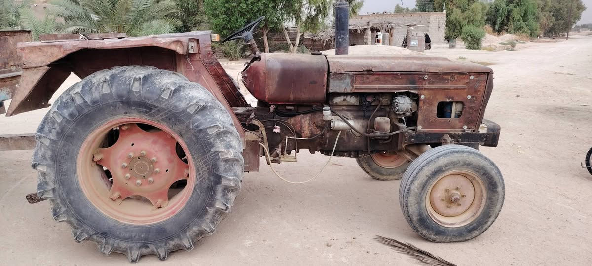 السلام عليكم عنتر للبيع موديل 81 ارقام وسنويه جدد بسمي جاهزة للعمل مابيه نقص السعر 5300 وبيها مجال المكان طريق كربلاء نجف للاستفسار ***********

