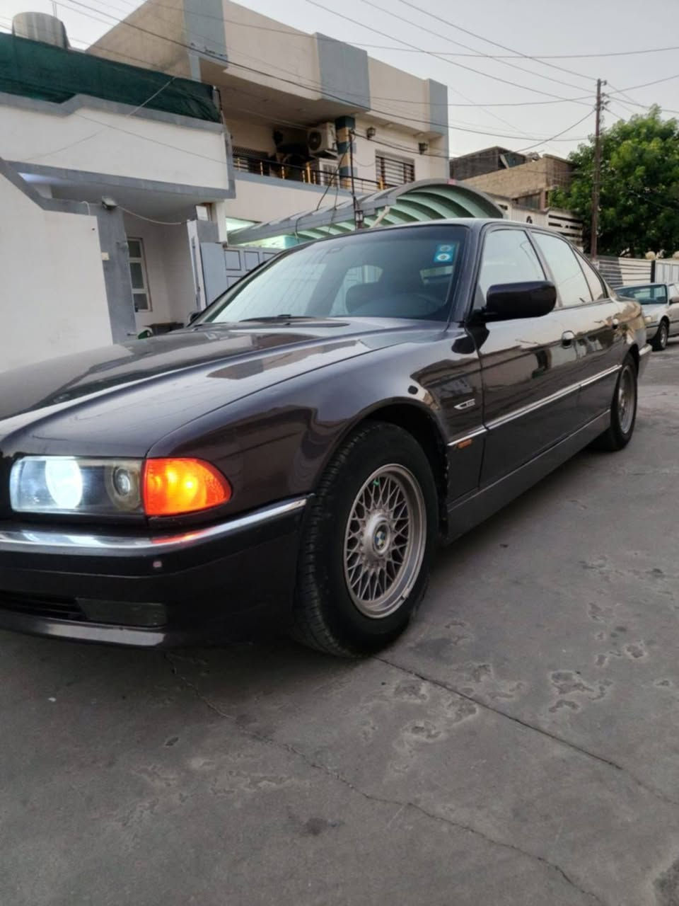 سلام عليكم بي ام موديل ٩٥ اصل وفصل ٧٤٠ سياره جاهزه كير مكينه بشرط تبريد صدر كله بشرط مكان بغداد بيع مروس ترهم سعر ٨٥ بيها مجال بسيط سياره جديده ***********
