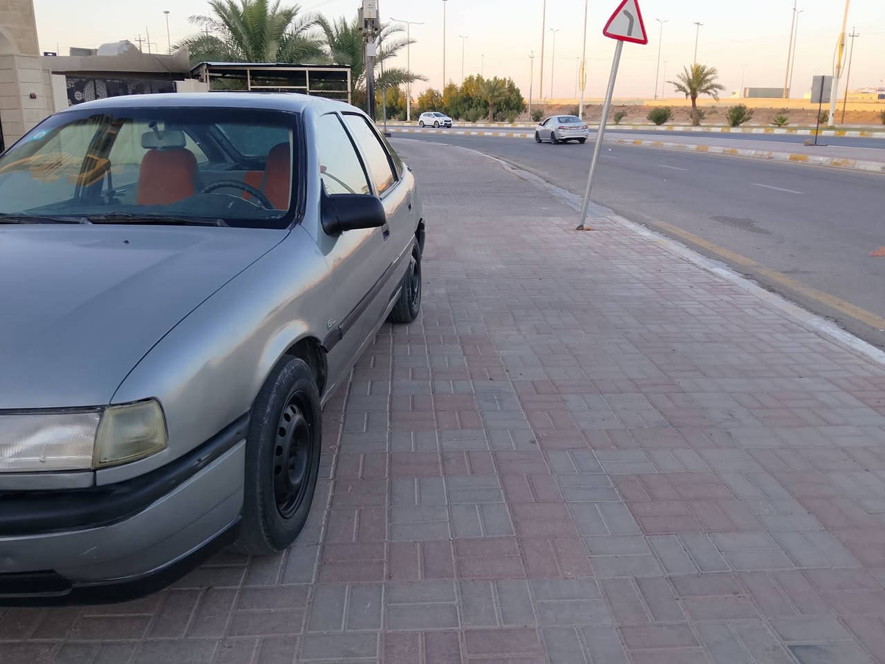 السلام عليكم 
اوبل فكترا للبيع موديل 93 كير ومكينه نظاف 
الكير مرات ع ثالث يفلت بدلت القاعدة مالته رقمها انلكيزي جديد تايرات زينه يرادلها بطاين الاماميه تعبانه فقط سعرها 22 وبيها شويه مجال مكانه الفلوجه رقمي ***********

