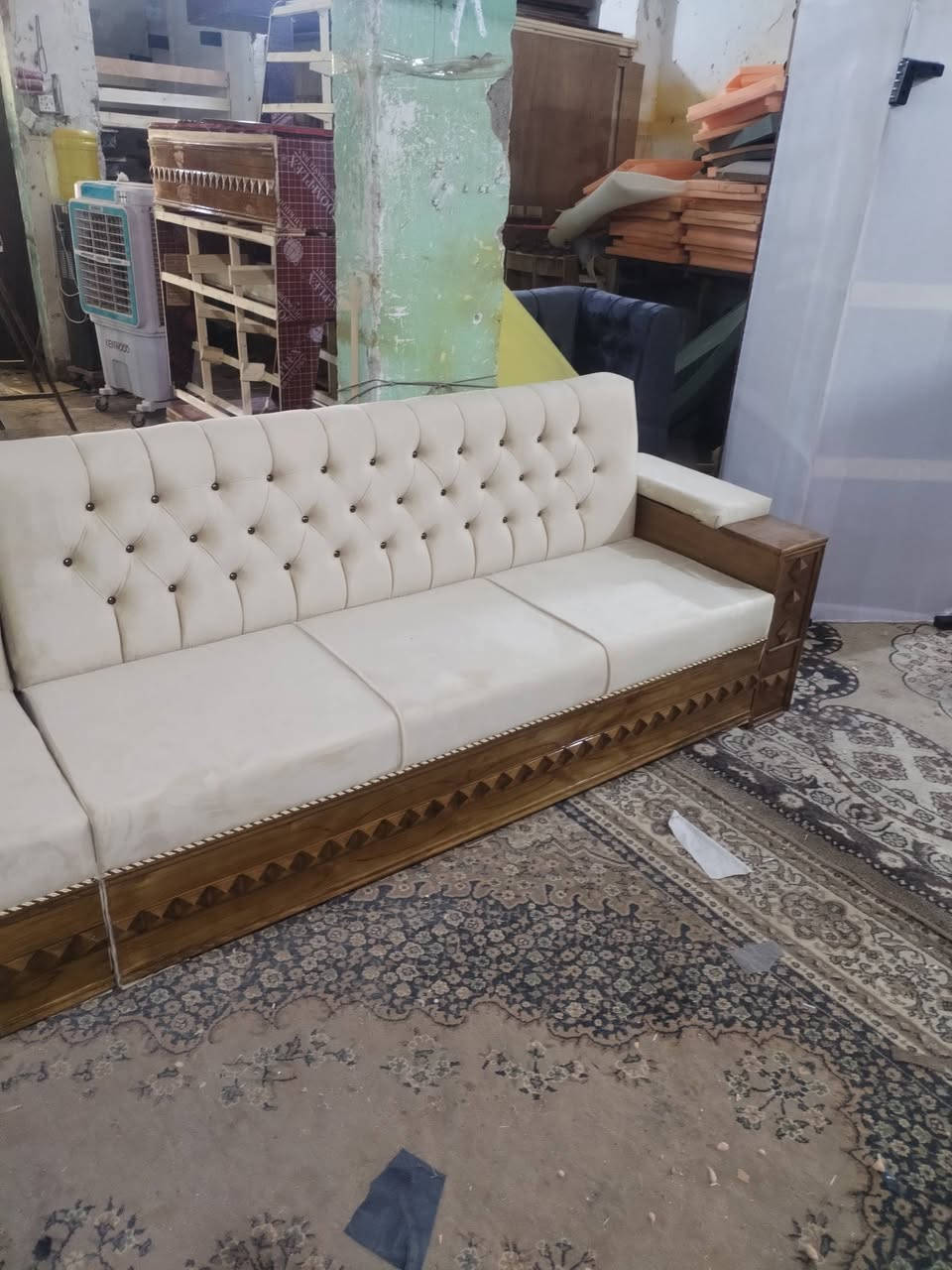 🌹🌹 عرض تحطيم الأسعار 🌷🌷
🌹🌹 سعر المتر 85 الف 🌹🌹
نوفر لكم أحدث الموديلات يجمع بين صاج والمودرن 🌷🌷 
موصفات الديوان
الوجه صاج 16ملم
مع زان مصري درجه اولى
مقعد بلوك اسود 16ملم
ضهر بلوك
خشب جام روسي درجه اولى
القماش قديفه درجة اولى خامه تركي
اسفنج مميز اول
بضمان حقيقي 5 سنوات
موقع المعمل بغداد حسينية مدخل الجسر
يتوفر توصيل بغداد وجميع المحافظات
للتواصل واتساب أو رقم الهاتف
*********** 🌹🌷🌹
