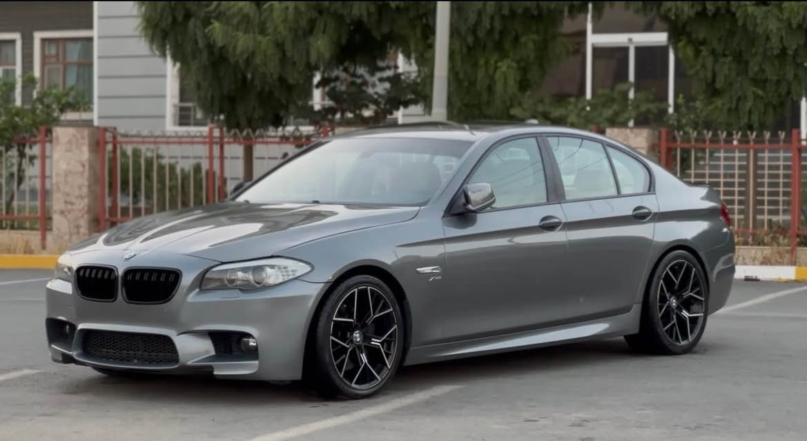 BMW F10 N63 550i Twin Torbo Xdrive 2012
سڵاو هاوڕێیان ئه‌و بیئێمه‌ بۆ فرۆشتن مه‌كینه‌  550  V8توین تۆربۆ بێ بۆیاغ ساغه‌ سه‌یاره‌كه‌ مواسه‌فات "سڵاید گه‌وره‌ كوشن جڵد كوشن سیاحی كوشن كاره‌باهه‌ردوو كوشنی پێشه‌وه‌ غه‌زن سوكان كاره‌با ناو زه‌رد چوار ویل و تایه‌ی 19M دوو سایز كیتی كراوه‌ به‌ M پشت و پێش عاسه‌ كامێڕه‌ و زۆر مواسه‌فاتی تر سه‌یاره‌كه‌ زۆر جوان و توندوو تۆڵه‌ گێڕوو مه‌كینه‌ و كاره‌بایه‌تی به‌شه‌رتی ده‌ فیته‌ر و ده‌ كۆمپیوته‌ر  سه‌یاره‌كه‌ بێعه‌یبه‌ هه‌موو شتی ئیش ئه‌كات بێ نه‌قصه‌ 99 mil رۆیشوه سه‌یاره‌كه‌ علوجه‌ بێ كۆده‌ به‌شه‌رت ماڵ مه‌ده‌نی سه‌یاره‌كه‌ له‌ ڕسمه‌كان جوانتره‌" بۆ زانینی نرخ  یان مه‌سج بنێره‌ یان په‌یوه‌ندی به‌و ژماره‌ ته‌له‌فۆنه‌وه‌ بكه‌ *********** رانية, السليمانية
