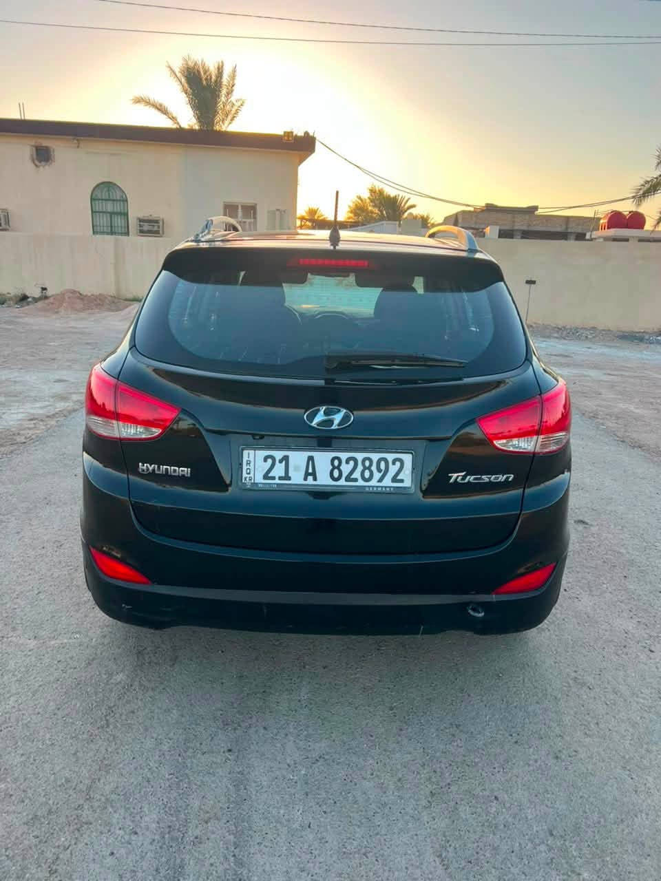 توكسان خليجي ٢٠١١
بانوراما اشاير بالمري وجرص ب١٢٠ محرك ٢٠٠٠ دوش 
تاريات جديدة+ باتري جديد  +دسكات +راديتر جديد +تبريد كامل جديد (السيارة مال بيت اي خلل نبدلة كبل) 
بيها صبغ باب السايق والتكمة الفوكاه هيج جان بيها من اخذتها 
السيارة بأسمي والسنوية شهر ٦ ٢٠٢٨
السعر ١٢٠ بيها مجال قليل جدا 
مكاني بغداد ابو غريب النصر والسلام (الحصوة) 
للتواصل واتساب ***********
