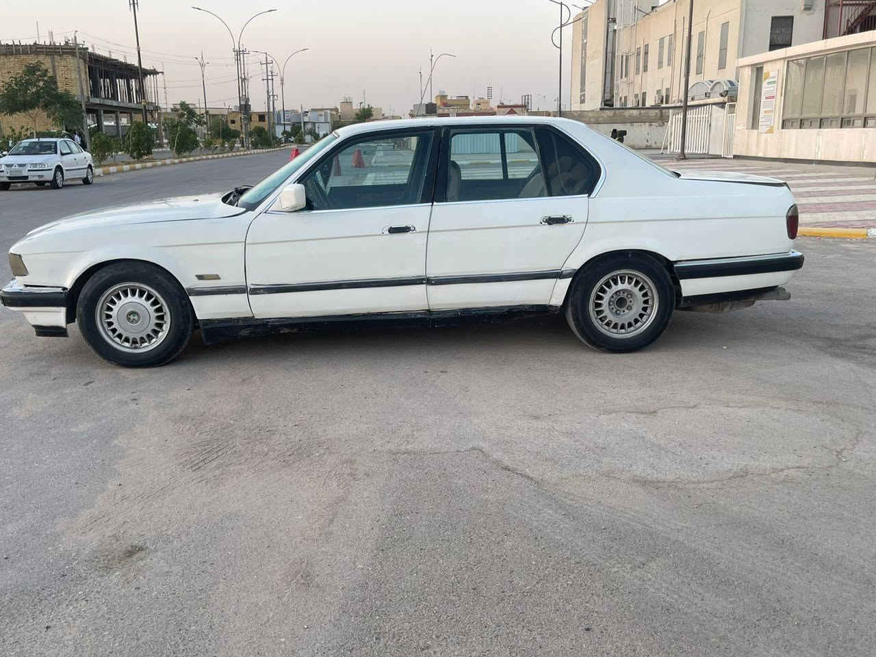 بي ام 735 رقم كربلاء مشروع وطني سنويته شهر الخامس 2026 موديل1989 كير ومحرك وتخم تاير وباتري وتبريد جاهزه راعيه ناصريه قضاء الشطره السعر 28 وبيها مجال قليل ***********
