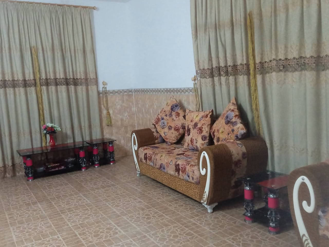 تخم هوه و5ماصاته كزاز وحده منهن كبيره كله بسعر 250 الف وبيها مجال للشراء الاتصال ع الرقم 
***********
