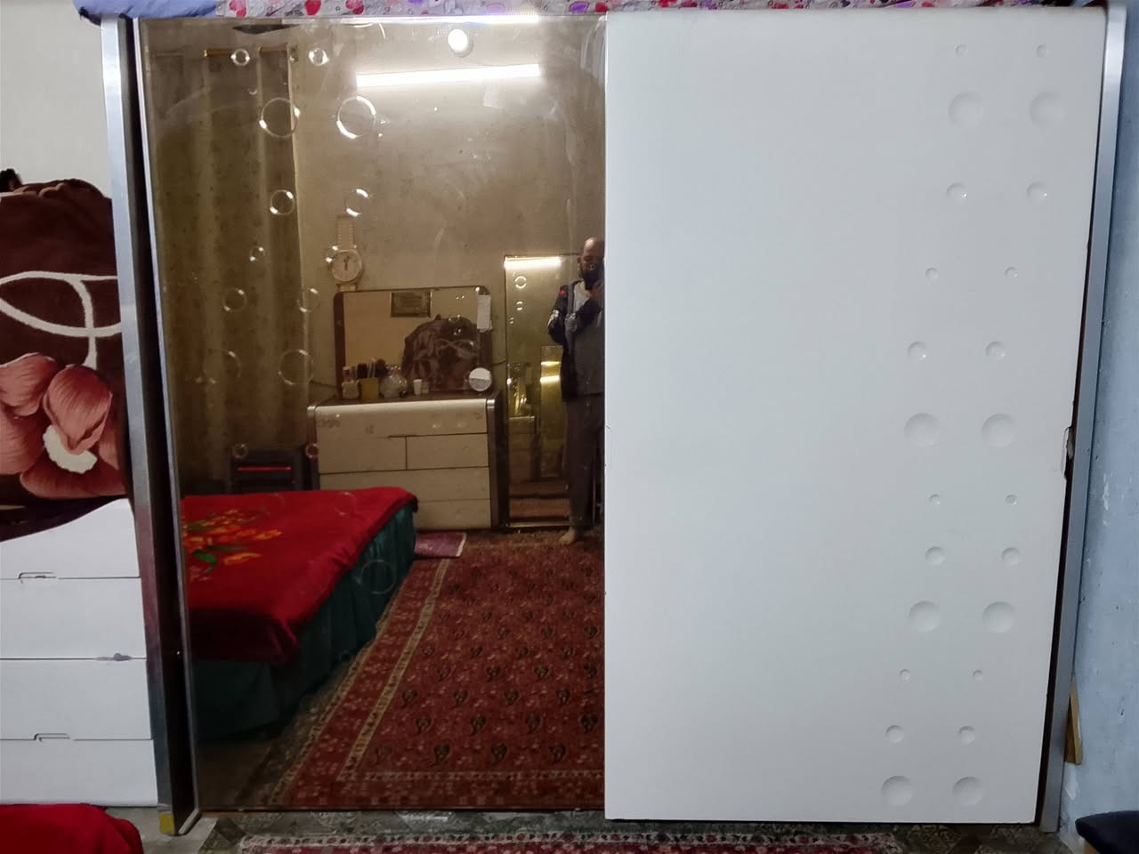 غرفه نوم للبيع مستعجل علىه بيعته سعر 400الف بيها مجال حك جيه مكان بغداد زعفرانيه هاذا رقمي ***********
