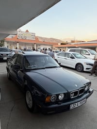 بي ام ٥٢٥ • موديل ١٩٩٣ • رقم سنوية جديد