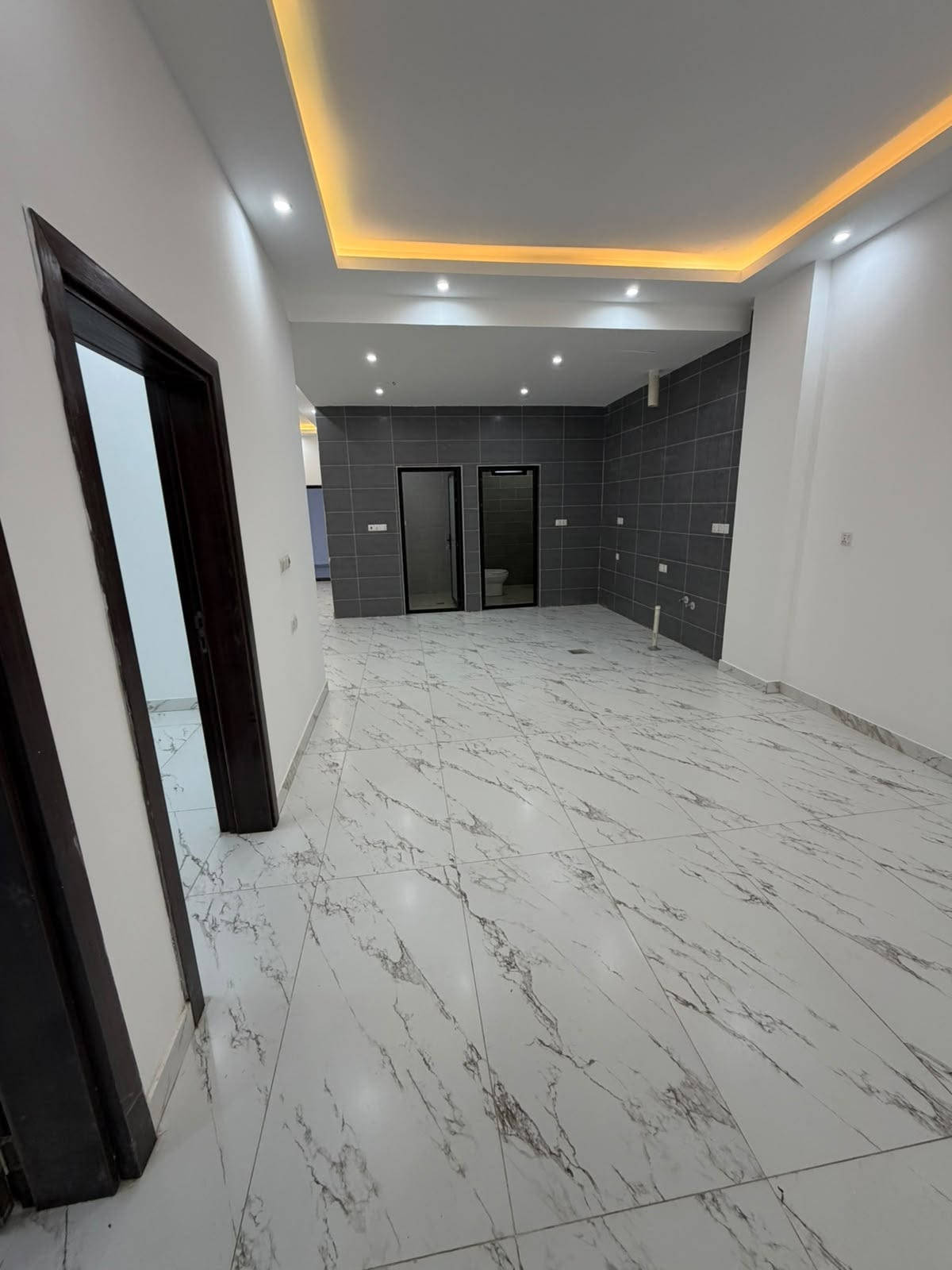 🏢 للإيجار | مجمع درة السيدية

✨ شقق زيرو بتشطيب جديد وموقع مميز
🔹 المجمع مجهز بـ نظام مصاعد
🔹 سكيورتي وحماية على مدار الساعة
🔹 شقق جديدة وأجواء سكنية راقية

تفاصيل الشقة:
🛏️ 3 غرف نوم
🛋️ صالة واسعة
🍳 مطبخ
🚿 خدمات عدد 2

📞 للاستفسار :

0771912616
