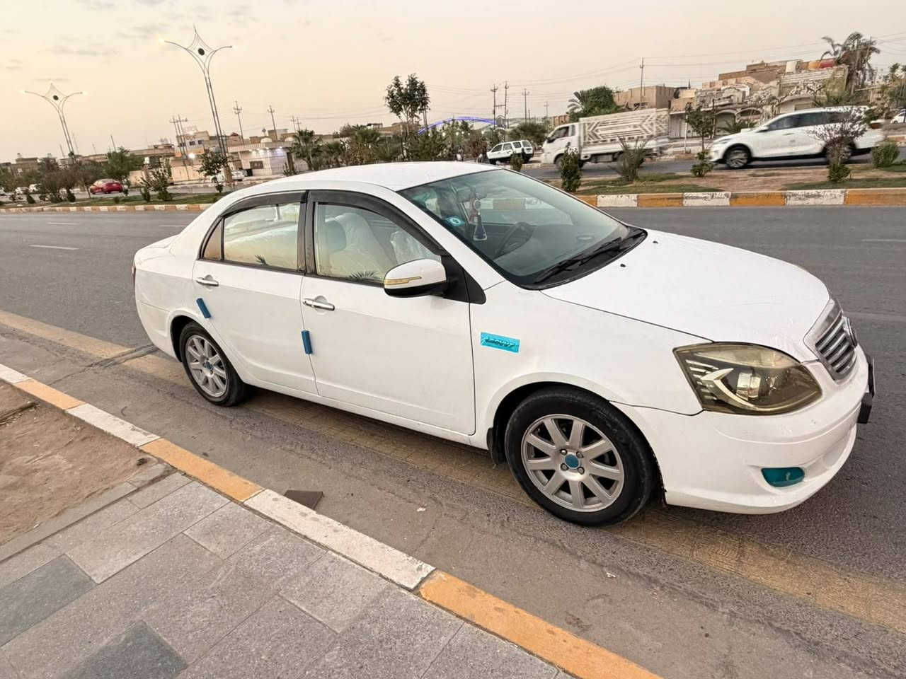 السلام عليكم
« جلي موبل 2013.
« رقم بغداد سنوية ل 2028.
« مكينة بلادية گير عادي مكفولات. 
« تبريد ثلج منظومة جديدة. 
« دوشمة عامة ارضية جلد. 
« شاشة + كامرة + حساسات خلفية. 
« كهربائيات كلها شغالة وجديدة. 
« بدون ضربة بدون صبغ بدون تبديل فقط خياسات قليلة بالداير ملگطه السيارة كفالة. 
« سيارة جاهز وجديدة احلئ من الصور. 
« سعرها 53 بيها مجال بسيط. 
« مكانها ناصرية مركز. 
« ه‍ ***********
مكلف بالنشر اتصل ع الرقم 
م/ لتدخل خاص مامتواجد
