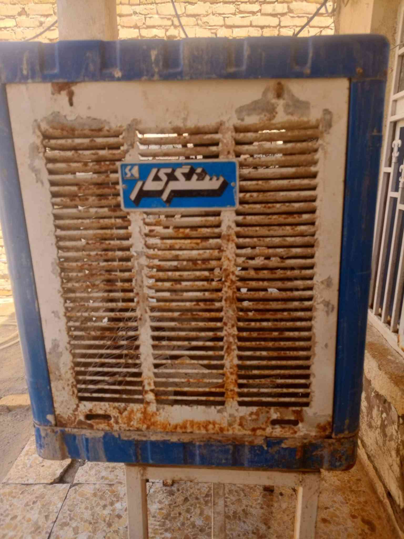 السلام عليكم مبرده للبيع السعر 70  كامله حتى الميز وياها  الي يريد يتصل على الرقم *********** وبي واتساب هم
