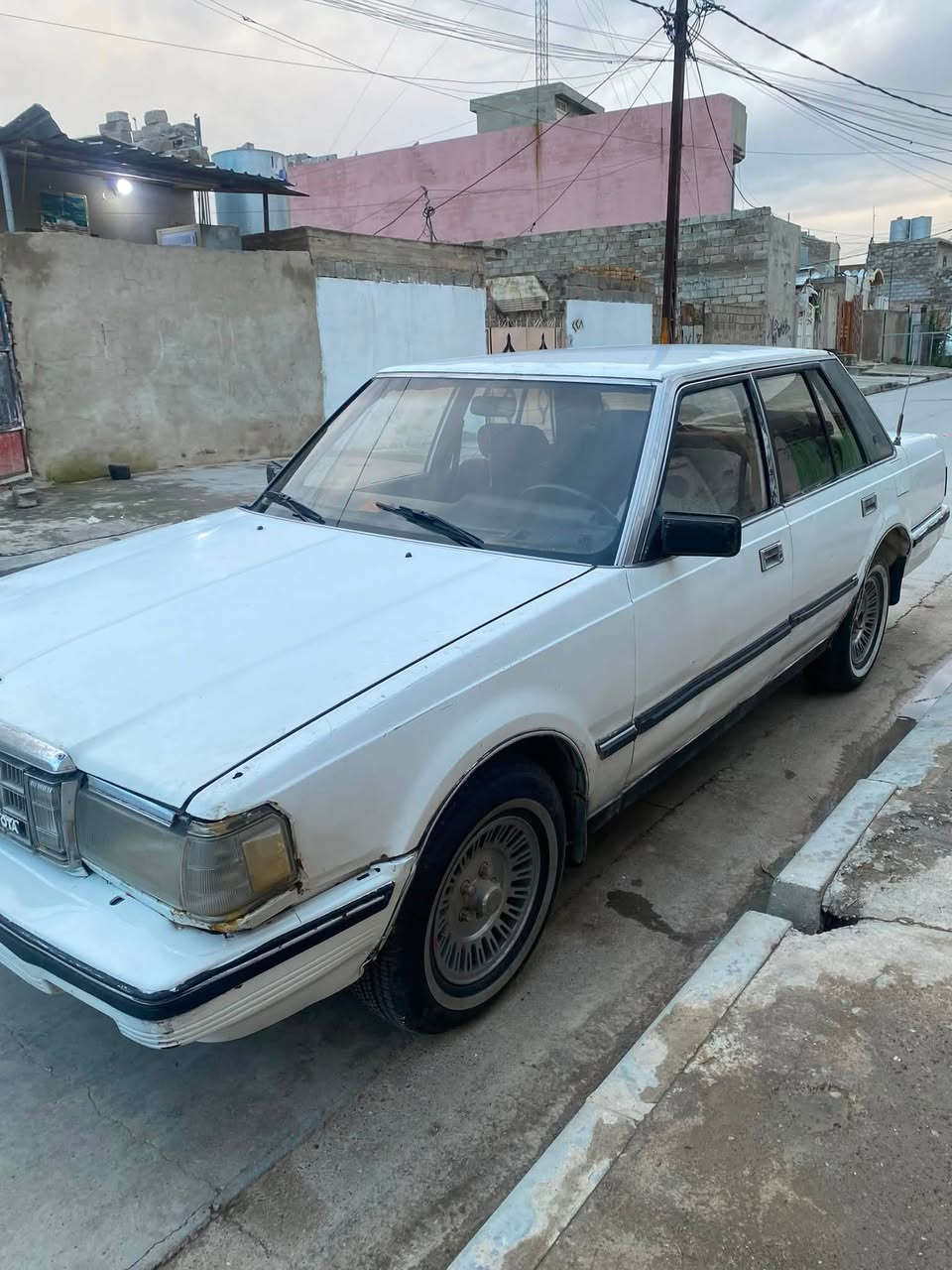 السلام عليكم سوبر موديل 86 كير ومحرك بطه تبريد شغال كتاب تجديد سنويه كامل بس تراجع تبدل سنويه  غرامات كلشي مدفوع سياره ماتصرف عليه كلشي سعرها 25 وبيها مجال مكان السياره موصل الجانب الايسر سايدين النعيمي *********** ***********
