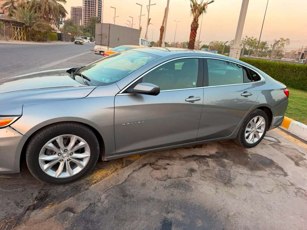 :
🚘 ماليبو LT 2024
✅رقم بغداد ترقيم جديد 
بأسمي 
🇺🇸 وارد أمريكي
🔹 حادث بسيط جداً
🔹 بدون أي دواخل
🔹 الضرر فقط بمقدمة البنيد 
الي يريد الضرر يراسلني ادزله فديو 
والشاصي هم موجود 

✨ المواصفات:
• بانوراما 🌤️
• بصمة أبواب وتشغيل
• كشنات كهرباء مع تدفئة
• شاشة + Apple CarPlay
• حساسات
• كاميرا خلفية
• رادار

🔥 السيارة كلش جديدة ونظيفة
📍 ماشية 40 ألف كم فقط
🛞 تخم تاير جديد شادلها
✅ بدون أي نقص
✅ كلشي بحالة الوكالة

📍 الموقع: بغداد – الكرخ
📞 للاستفسار: ***********
السعر 138 وبيها مجال بسيط
