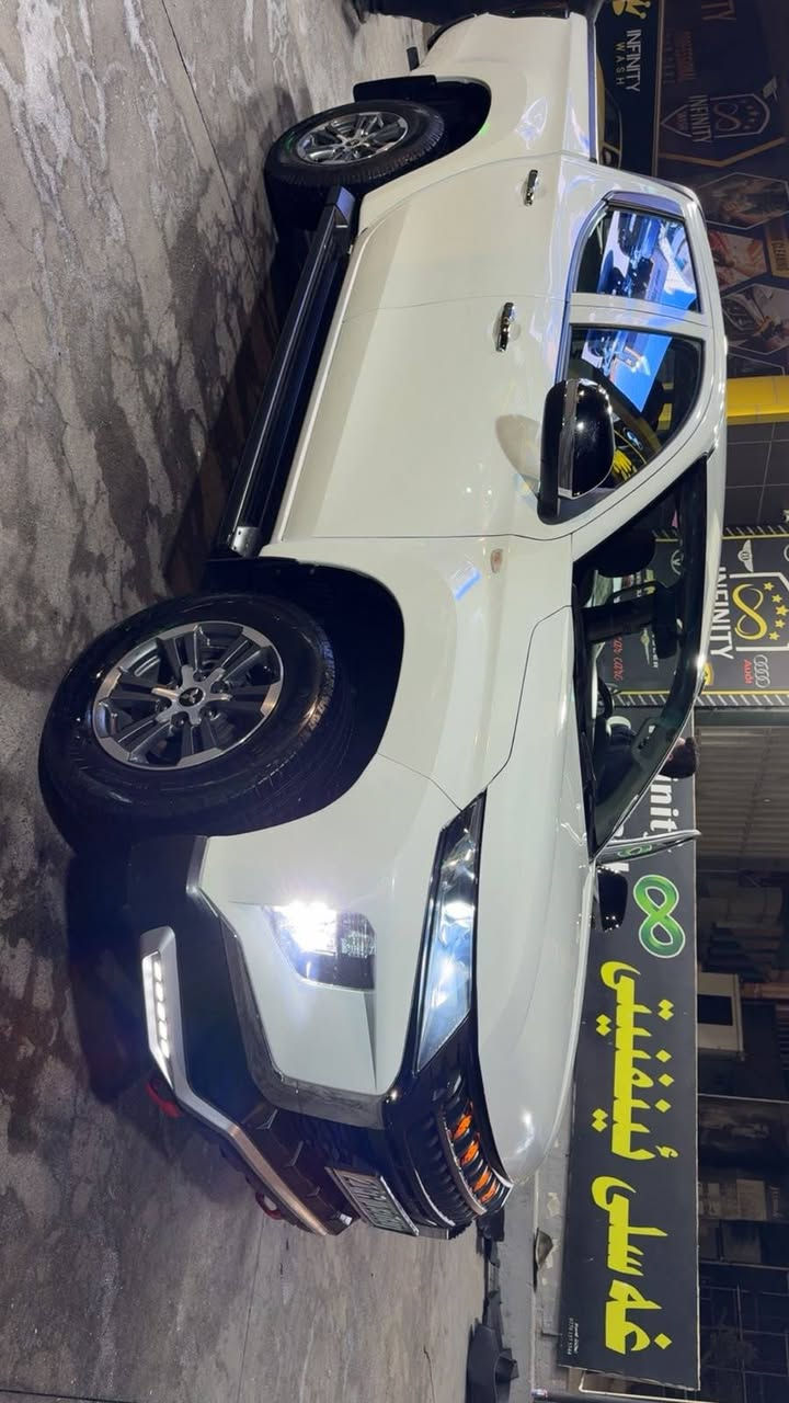 مستەربۆشی L200 مۆدێلی ٢٠٢١ ی گێڕ عادی و دەبڵ ئەکسل 4×4 سەیارەکە ١ دەستە و هی ماڵە لە سفریەوە لای خۆمە....
مواسەفاتەکانی دیارە و وازحە کامل جوانکاری بۆکراوە و لایتەکانی پێشەوەی کامل لیدە 
لایتەکانی دواوەشی کراوە بە سمۆکی led فوول مواسەفاتەکان....لحیەی سپۆرتی لیدی بۆ داندراوە 
مەکینەی کراوەتەوە بەڵام بەشەرت تەشفیتە  گێڕ و مەکینە و کارەبای هەمووی بەشەرت و سۆنەرەکەشی داندراوە....
*********** السليمانية, العراق
